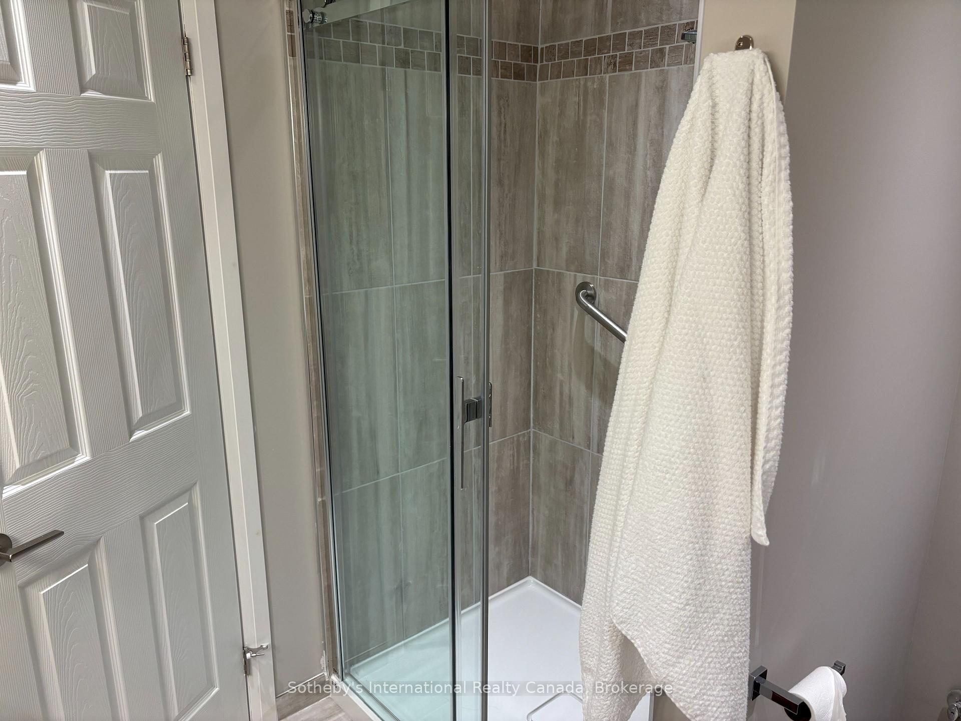 Photo 41 of 64 Green Briar Drive, Collingwood — HOMEH