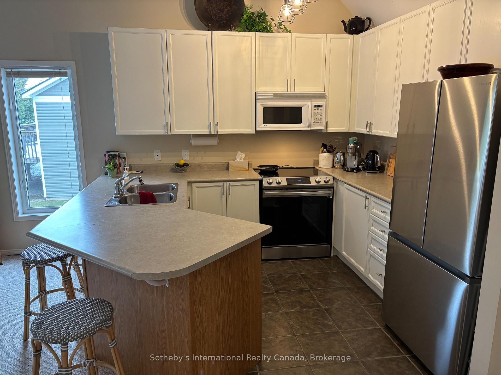 Photo 24 of 64 Green Briar Drive, Collingwood — HOMEH