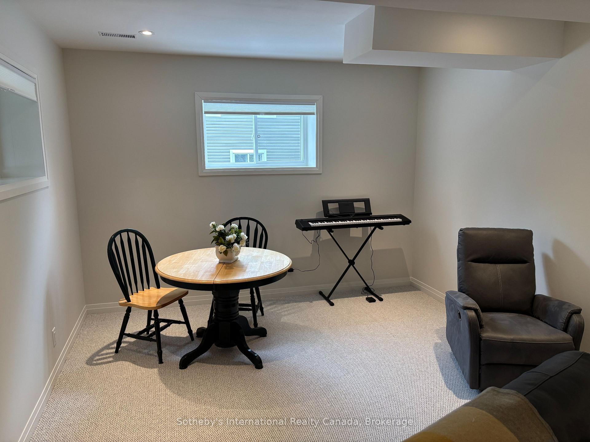 Photo 36 of 64 Green Briar Drive, Collingwood — HOMEH