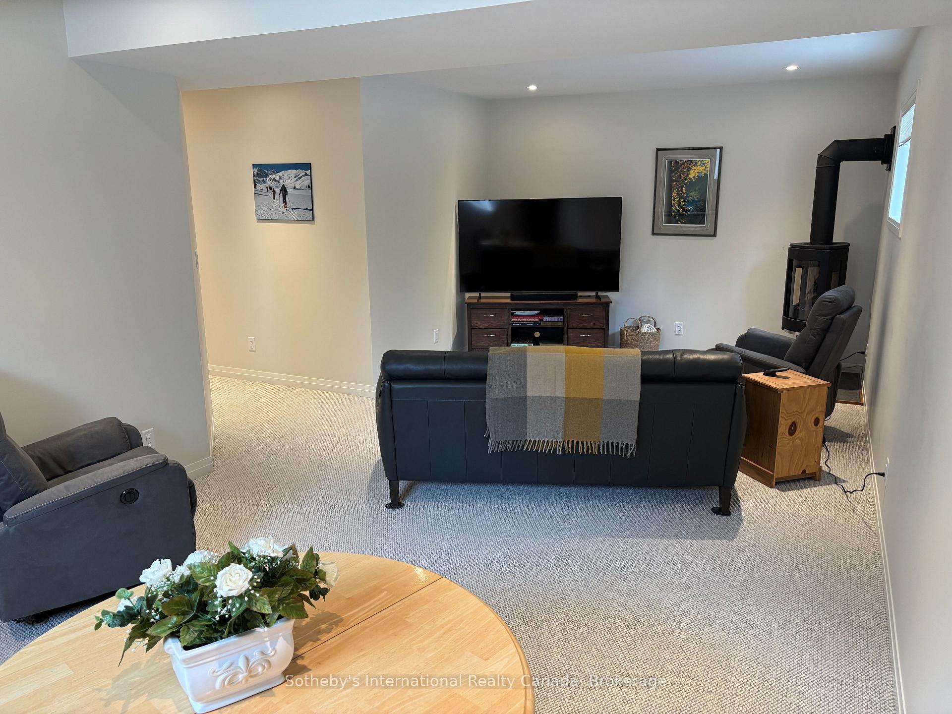 Photo 38 of 64 Green Briar Drive, Collingwood — HOMEH