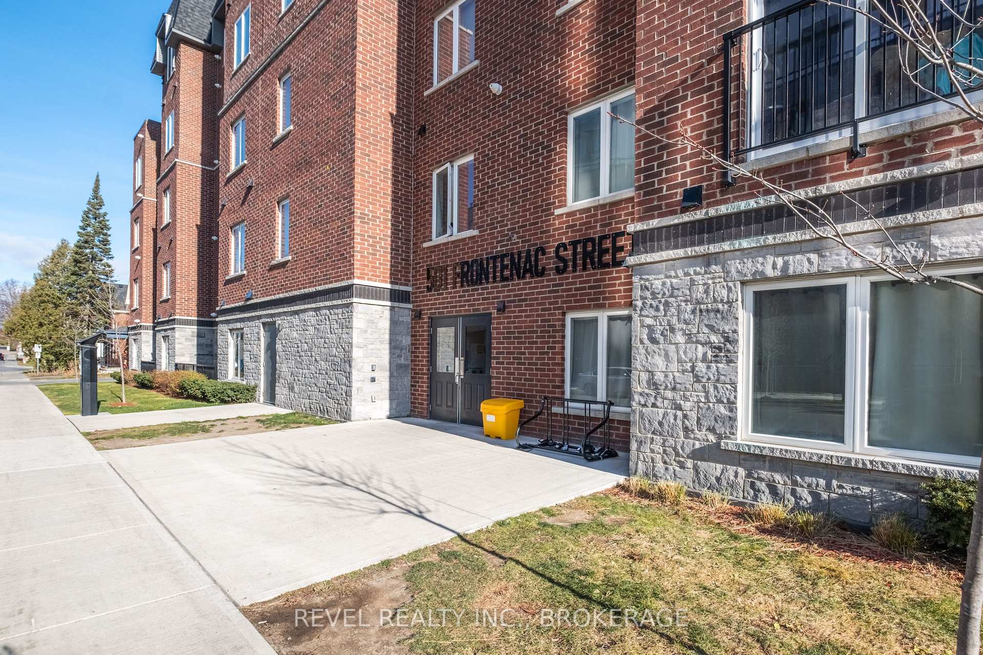 Photo 2 of Unit 404, 501 Frontenac Street, Kingston, East of Sir John A. Blvd — HOMEH