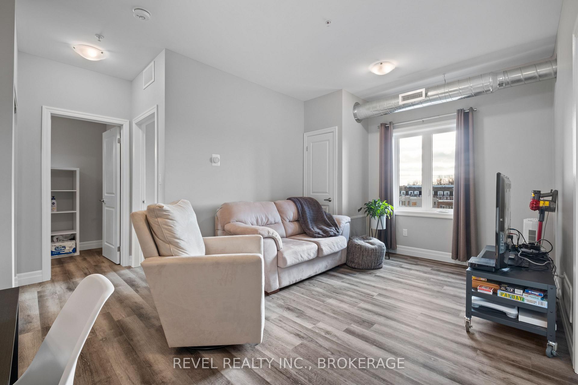 Photo 5 of Unit 404, 501 Frontenac Street, Kingston, East of Sir John A. Blvd — HOMEH