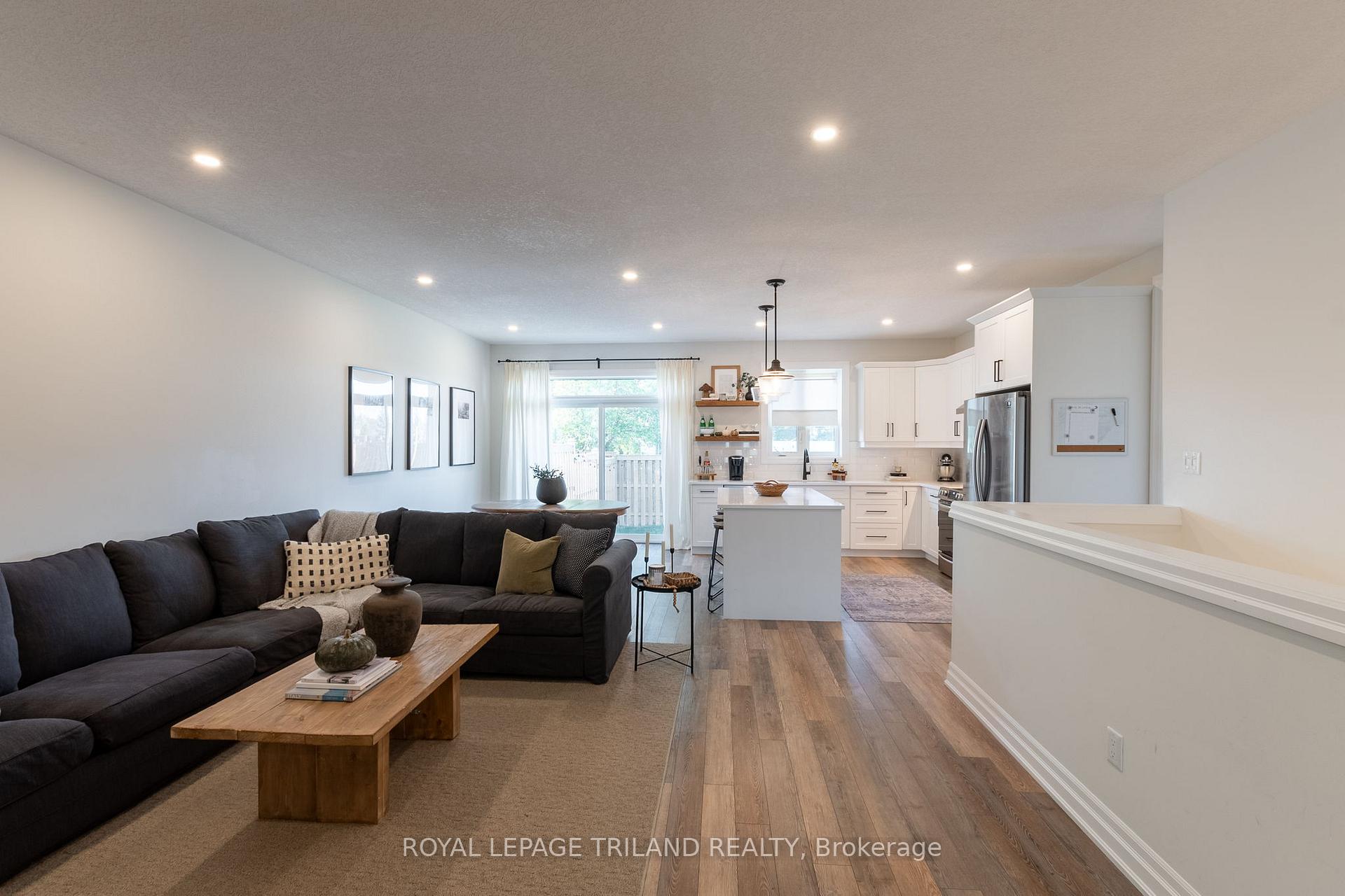 Photo 5 of Unit 407, 9861 Glendon Drive, Middlesex Centre, Rural Middlesex Centre — HOMEH