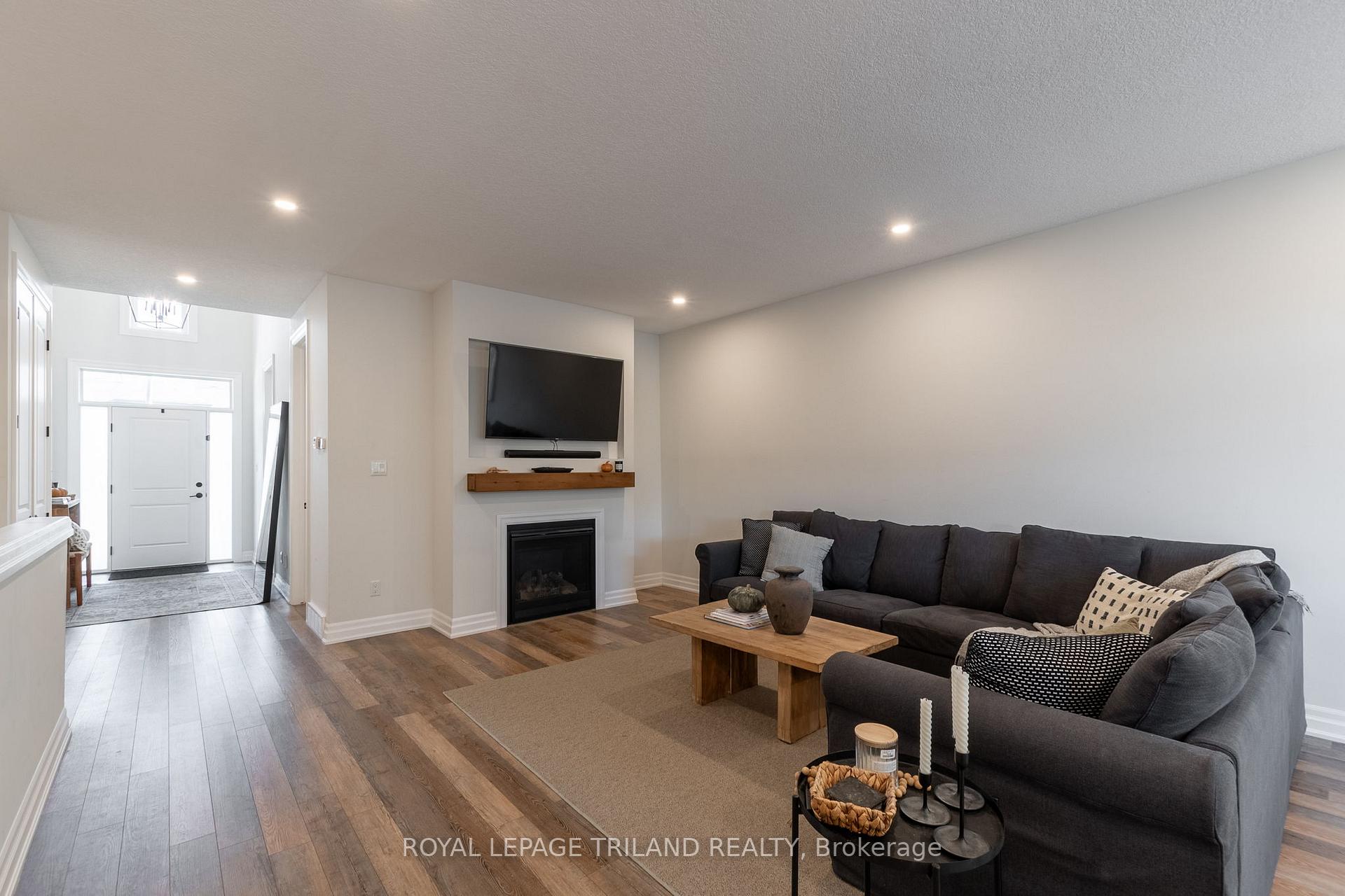 Photo 7 of Unit 407, 9861 Glendon Drive, Middlesex Centre, Rural Middlesex Centre — HOMEH