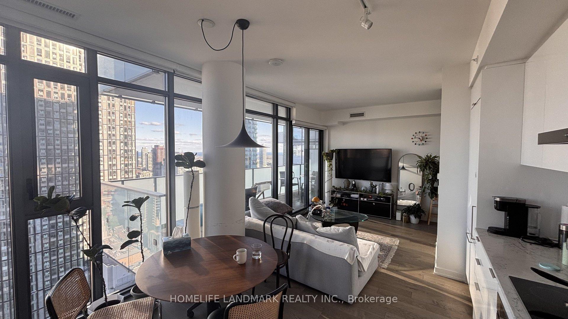 Front of Unit 3516, 20 Lombard Street