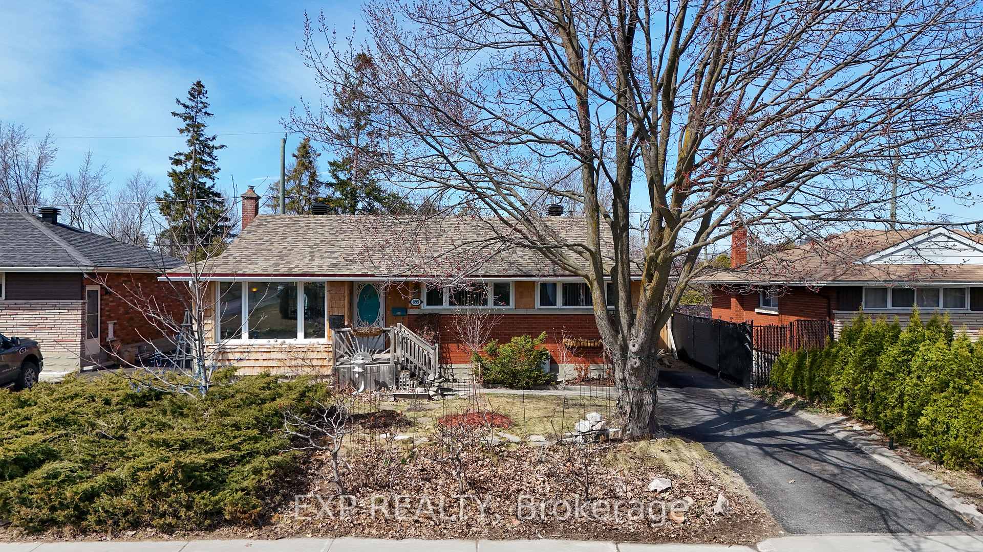 Photo 1 of 899 Pleasant Park Road, Ottawa, Elmvale Acres — HOMEH