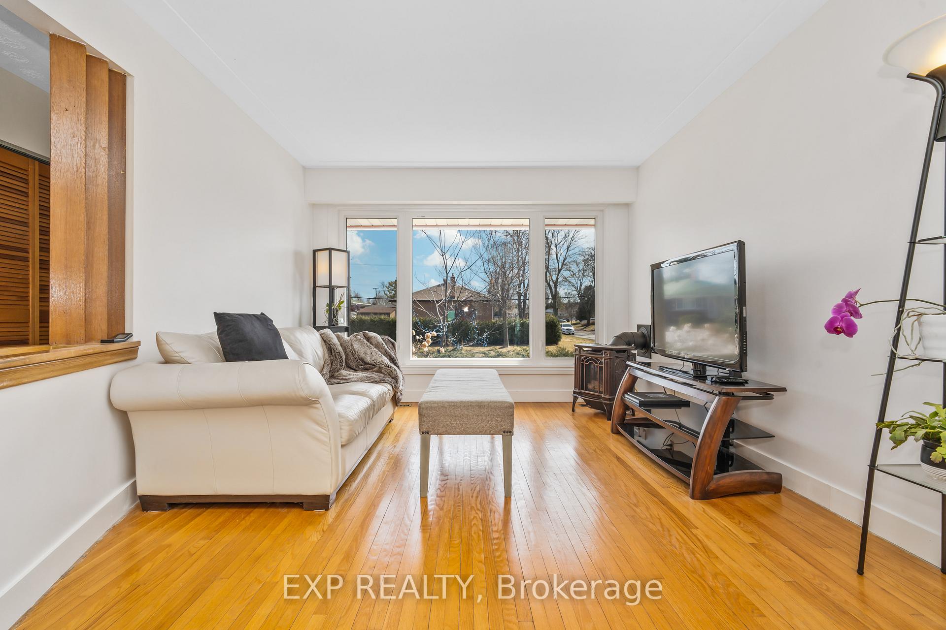 Photo 5 of 899 Pleasant Park Road, Ottawa, Elmvale Acres — HOMEH