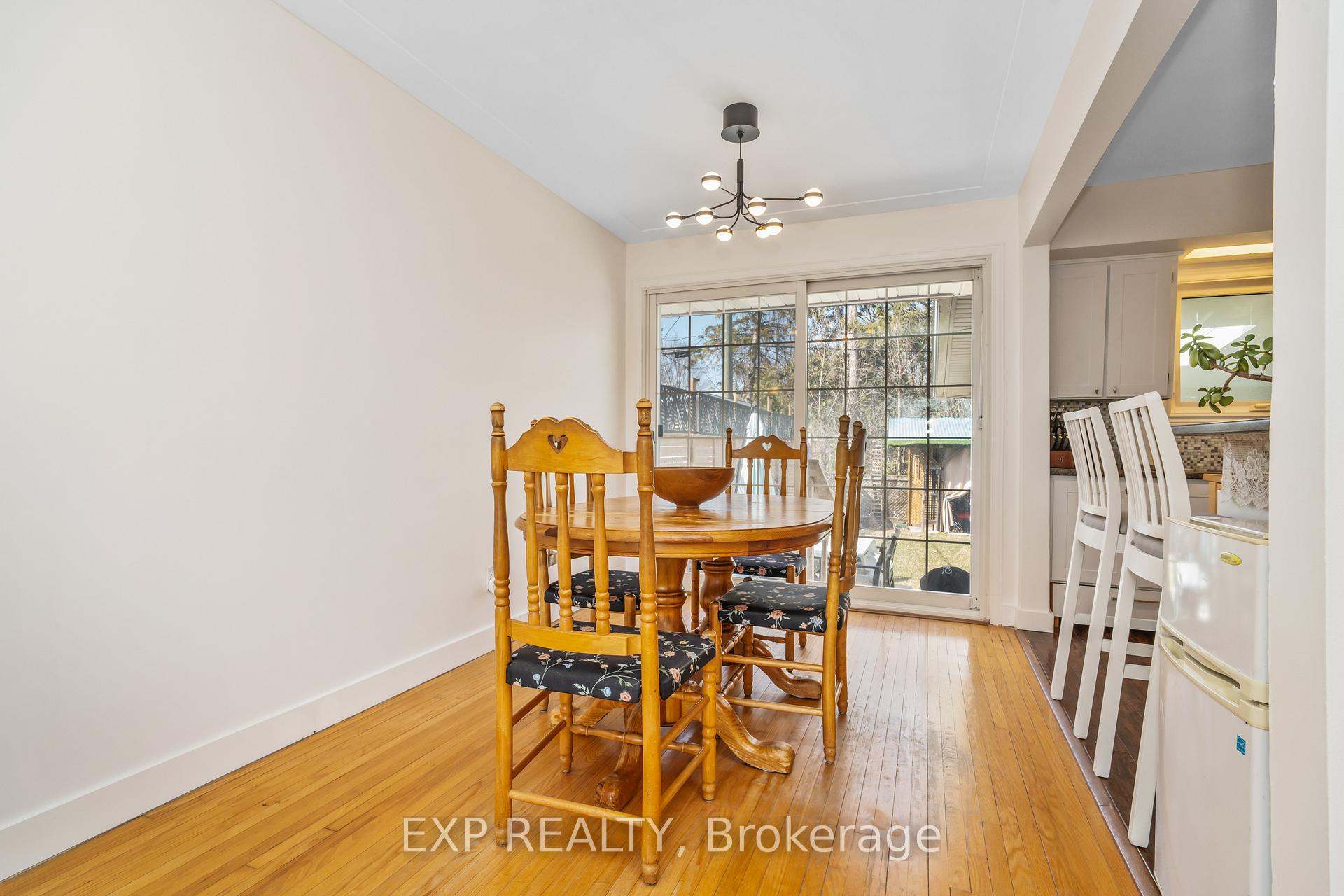 Photo 7 of 899 Pleasant Park Road, Ottawa, Elmvale Acres — HOMEH