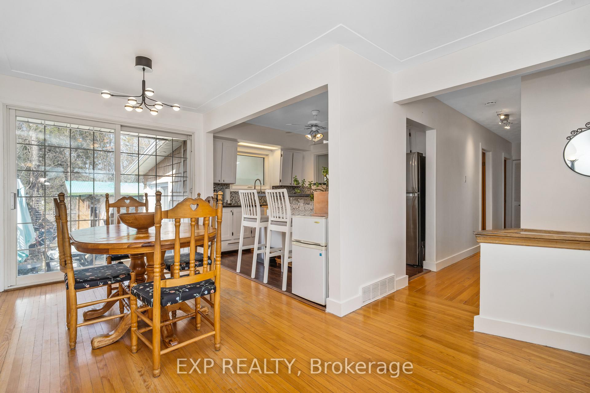 Photo 8 of 899 Pleasant Park Road, Ottawa, Elmvale Acres — HOMEH