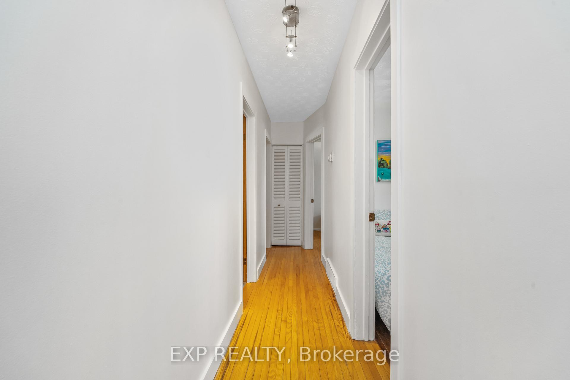 Photo 15 of 899 Pleasant Park Road, Ottawa, Elmvale Acres — HOMEH