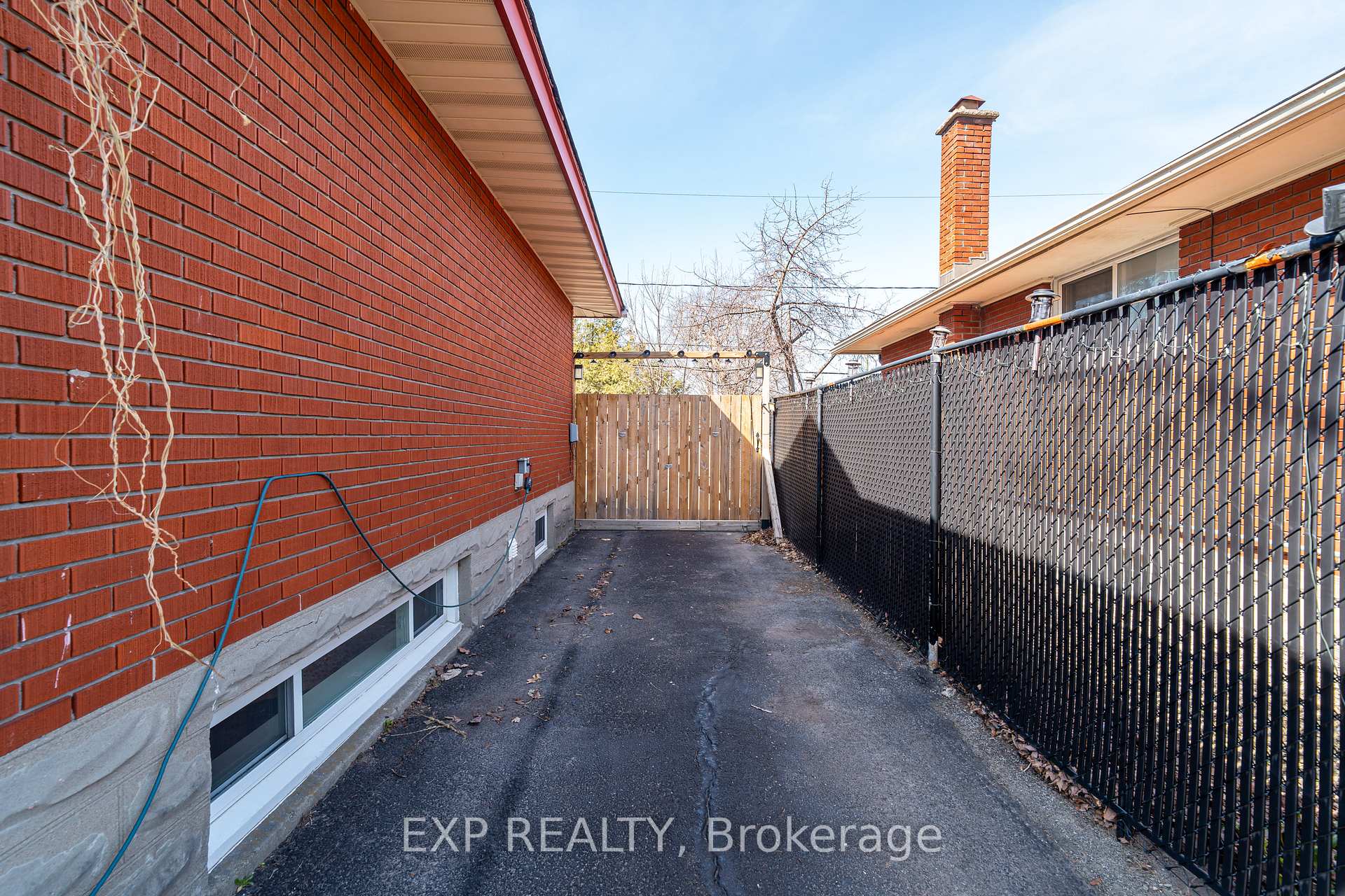 Photo 35 of 899 Pleasant Park Road, Ottawa, Elmvale Acres — HOMEH