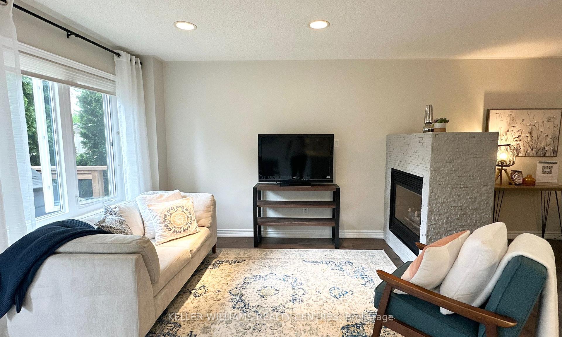 Photo 10 of 126 Primeau Drive, Aurora, Aurora Grove — HOMEH
