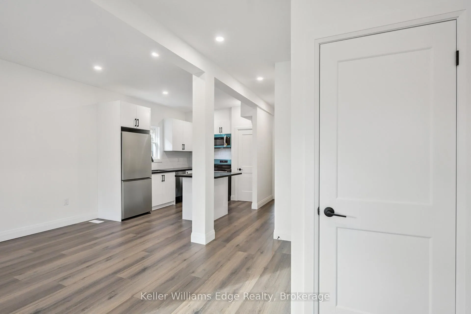 Photo 5 of 161 Weir Street N, Hamilton, Homeside — HOMEH