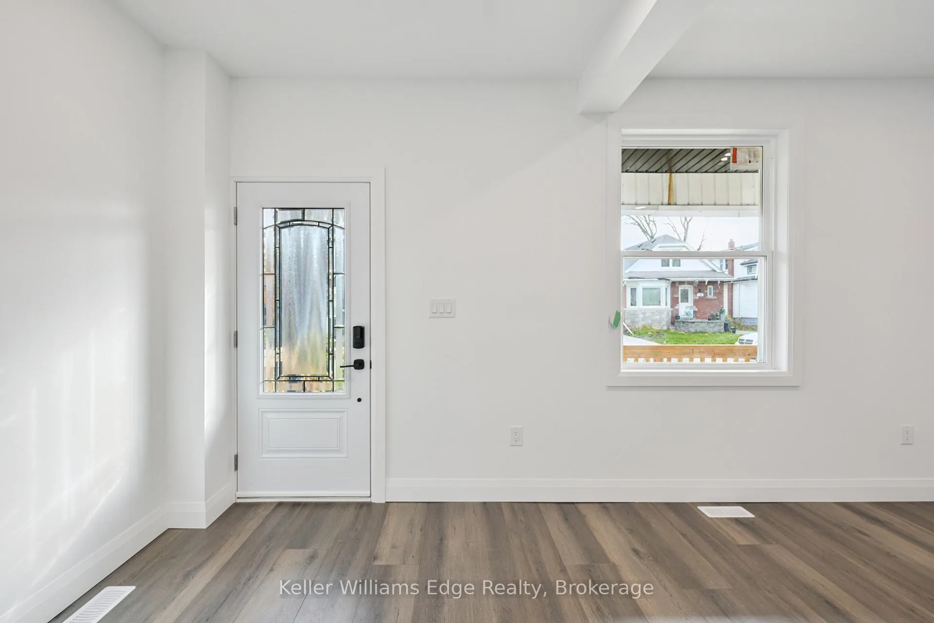 Photo 6 of 161 Weir Street N, Hamilton, Homeside — HOMEH