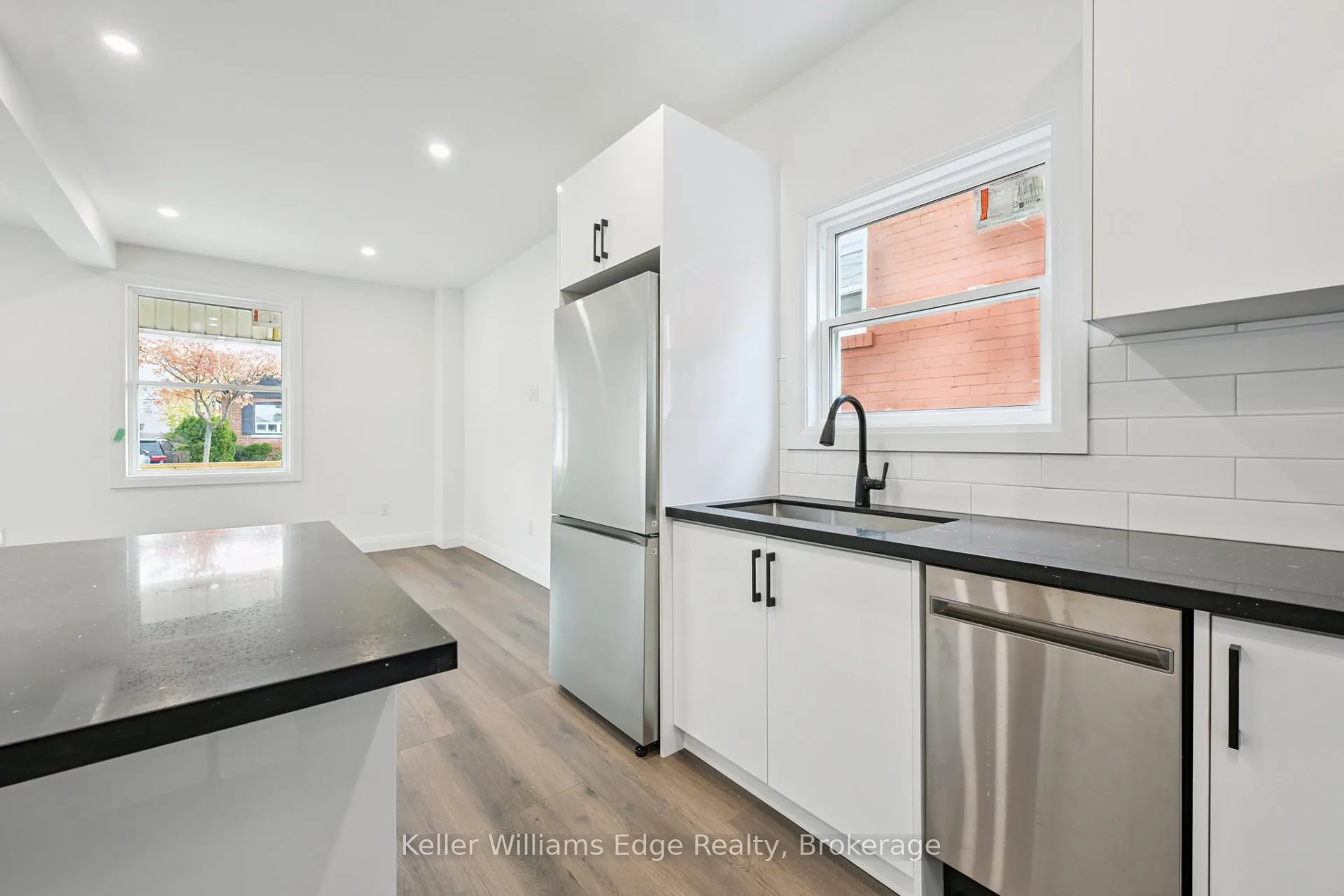 Photo 15 of 161 Weir Street N, Hamilton, Homeside — HOMEH