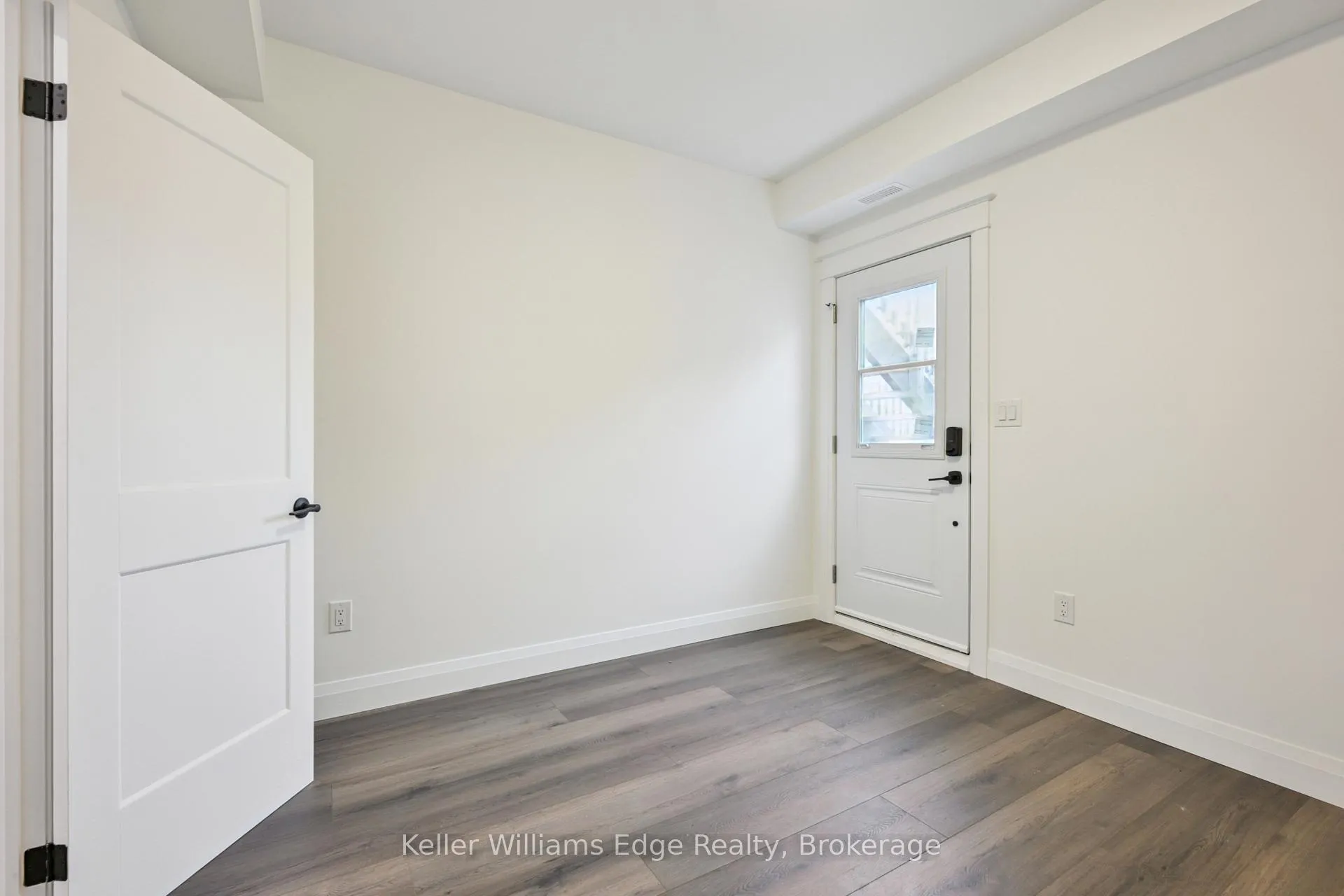 Photo 22 of 161 Weir Street N, Hamilton, Homeside — HOMEH