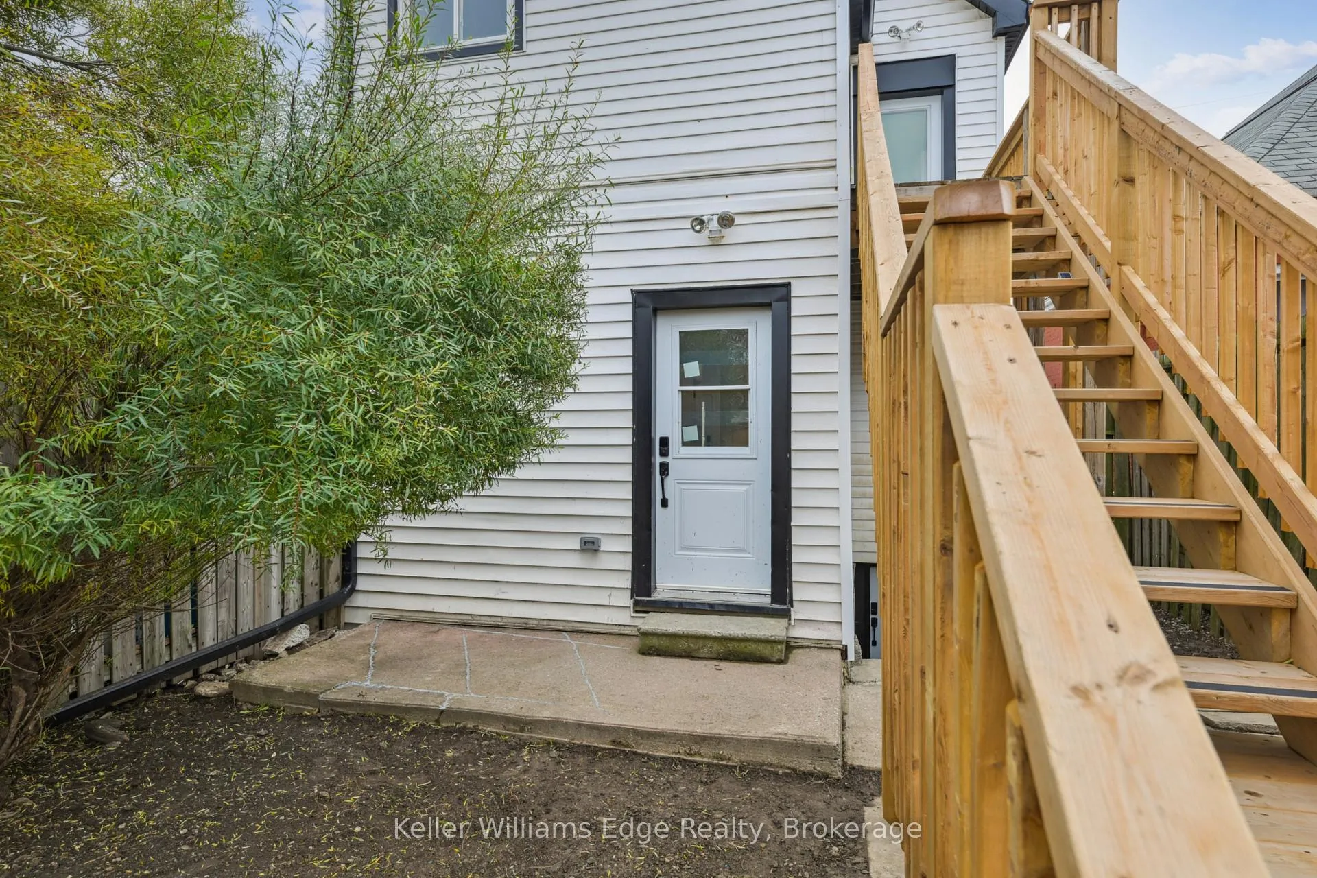 Photo 23 of 161 Weir Street N, Hamilton, Homeside — HOMEH