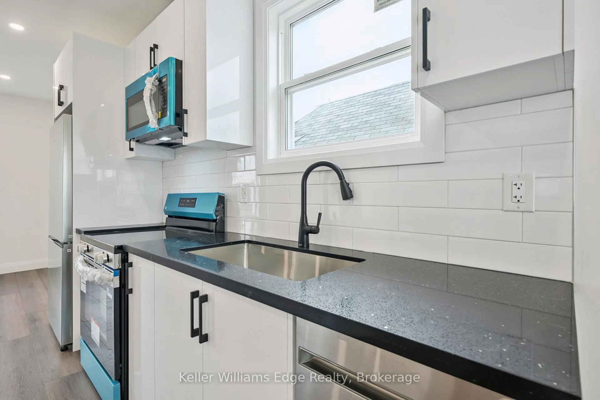 Photo 30 of 161 Weir Street N, Hamilton, Homeside — HOMEH