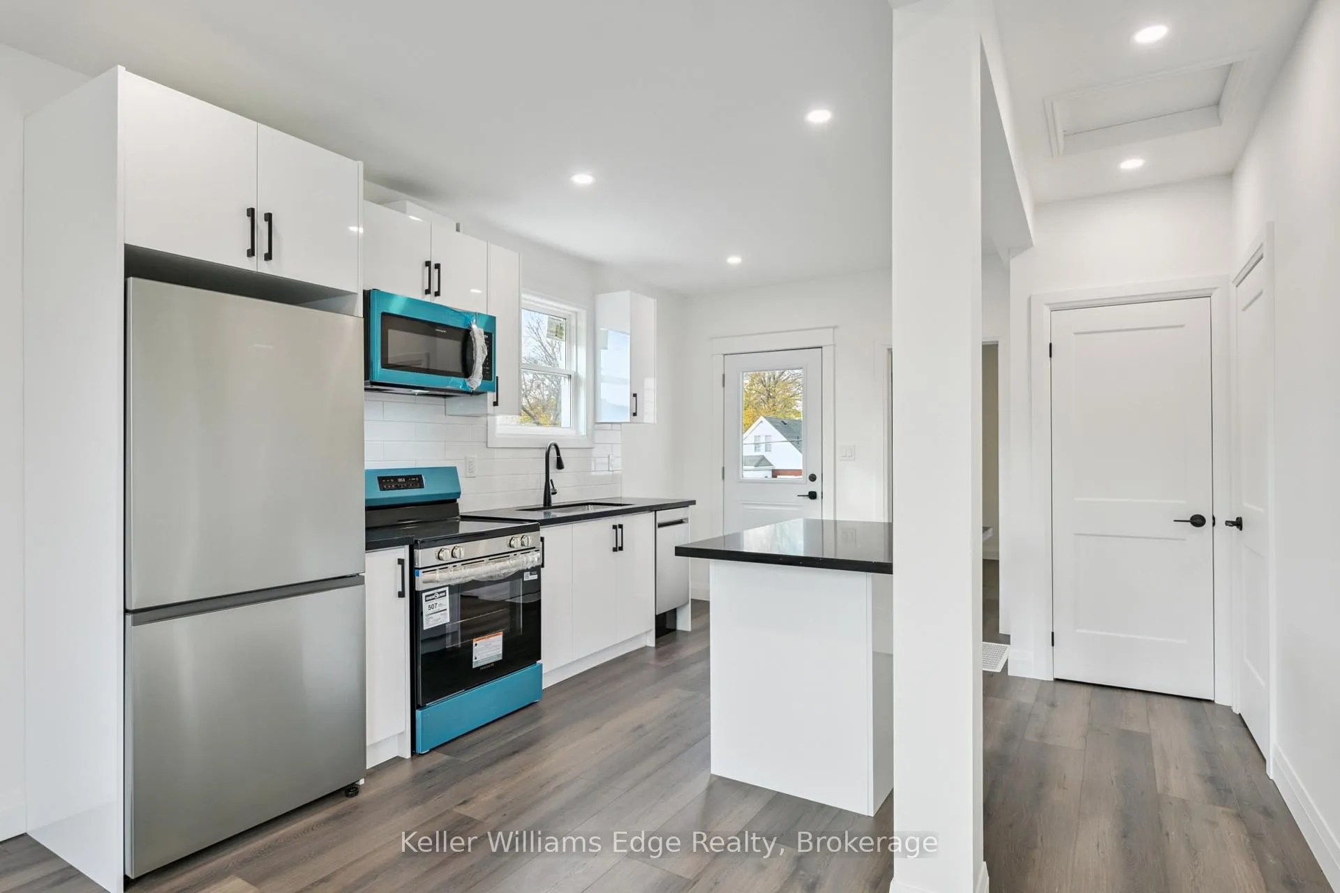 Photo 32 of 161 Weir Street N, Hamilton, Homeside — HOMEH