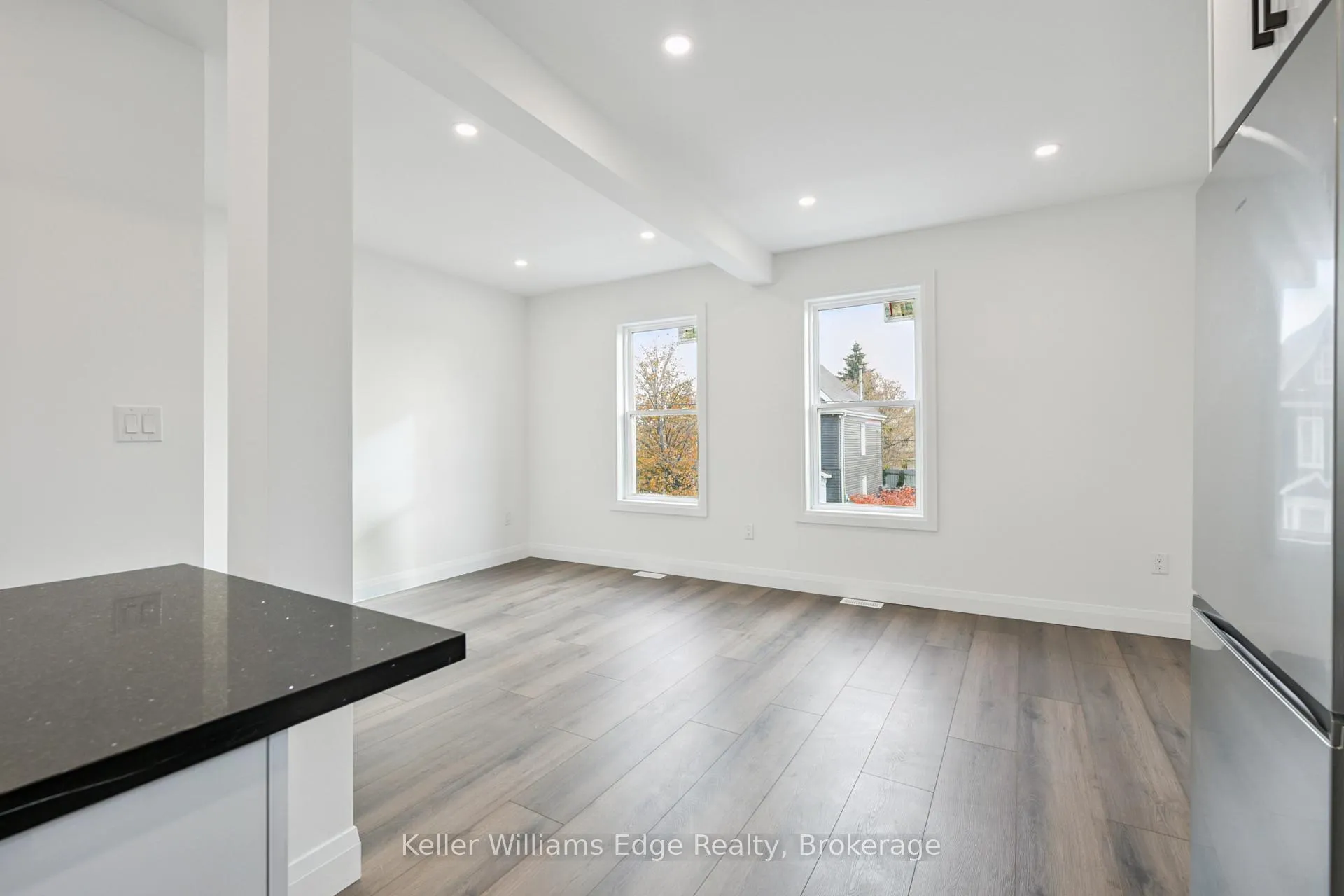 Photo 33 of 161 Weir Street N, Hamilton, Homeside — HOMEH