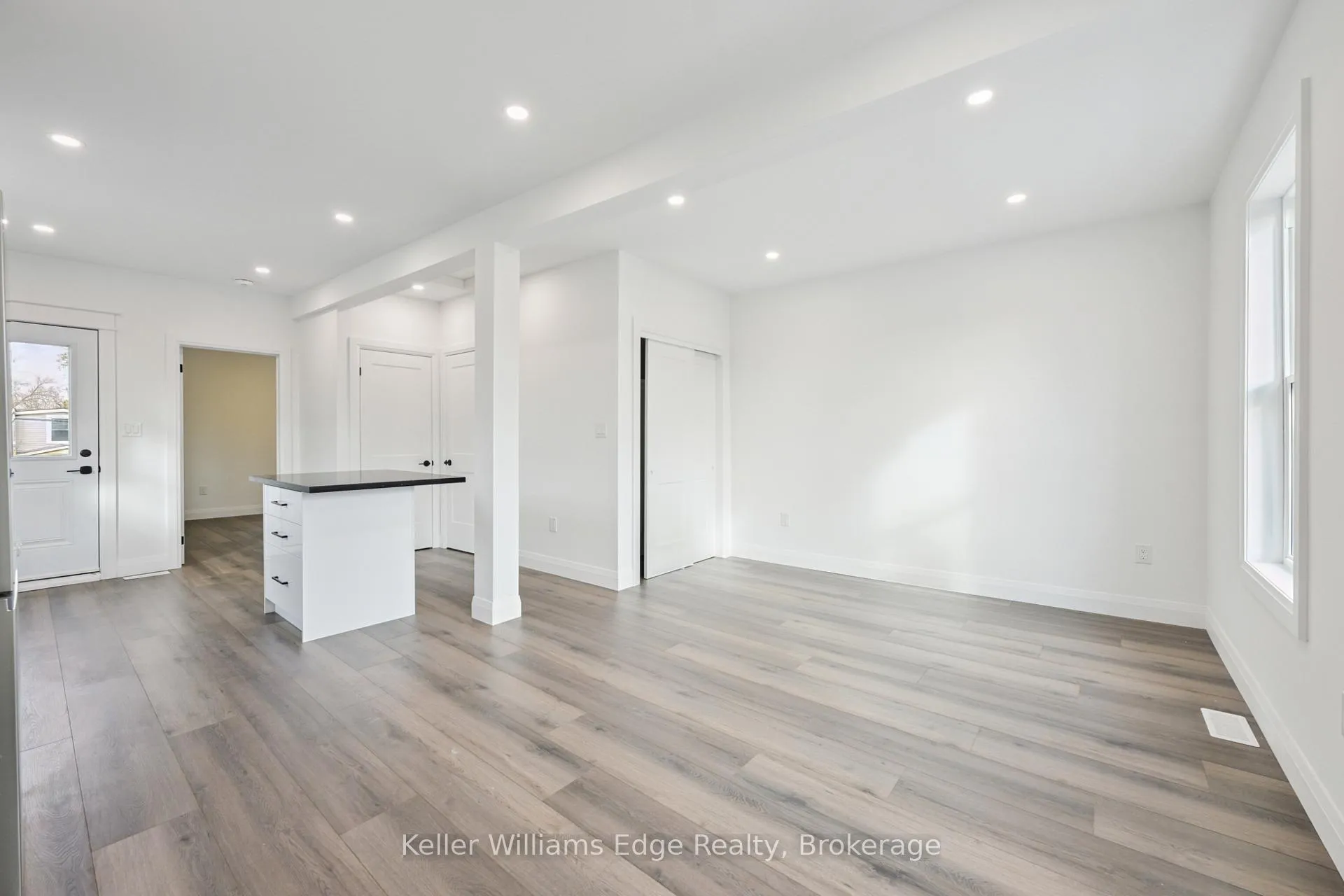 Photo 34 of 161 Weir Street N, Hamilton, Homeside — HOMEH