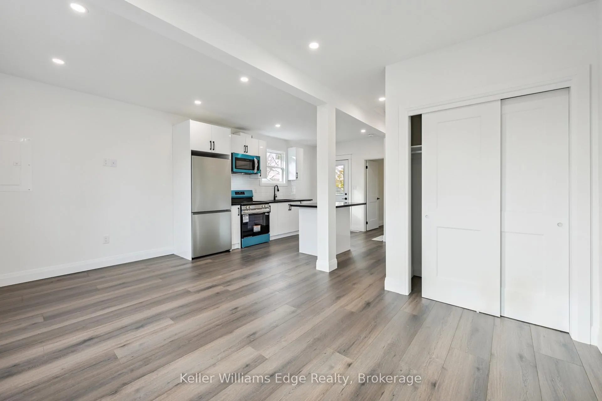 Photo 35 of 161 Weir Street N, Hamilton, Homeside — HOMEH