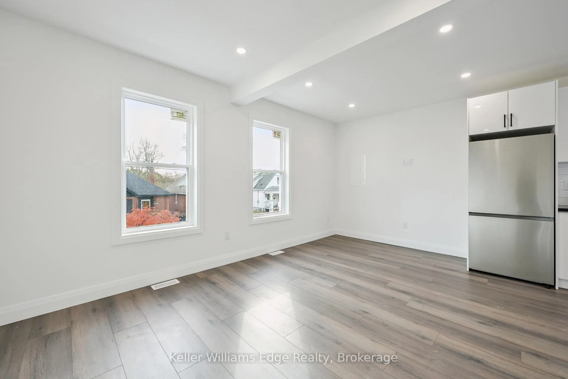 Photo 36 of 161 Weir Street N, Hamilton, Homeside — HOMEH
