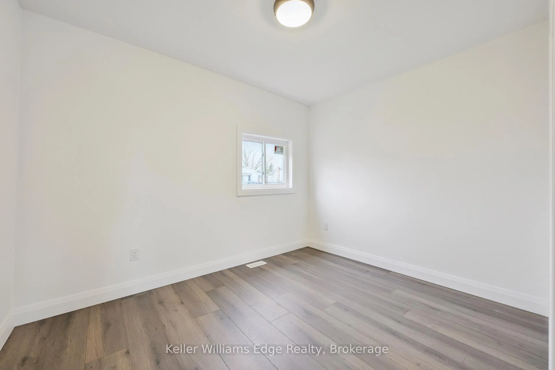 Photo 40 of 161 Weir Street N, Hamilton, Homeside — HOMEH