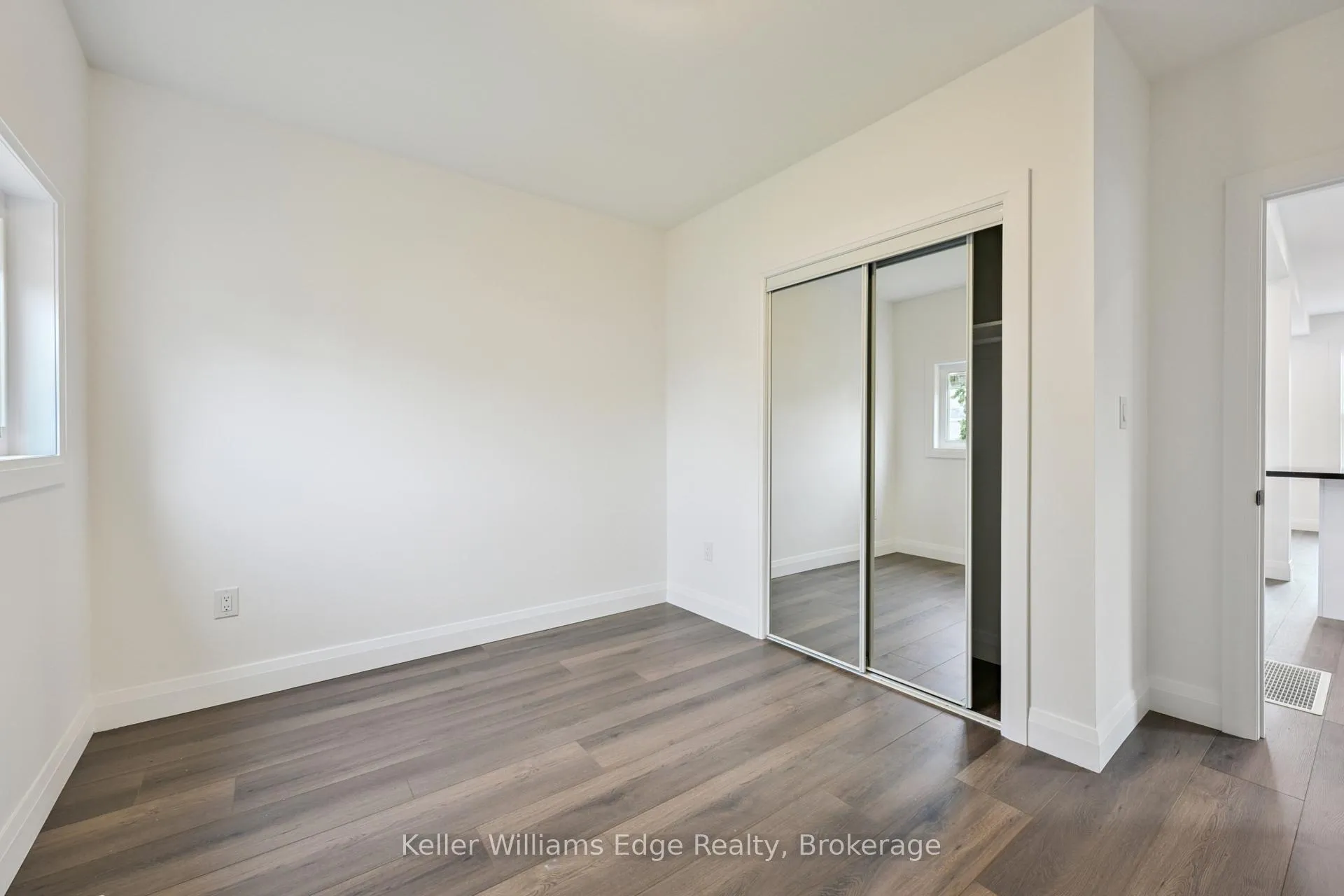Photo 41 of 161 Weir Street N, Hamilton, Homeside — HOMEH