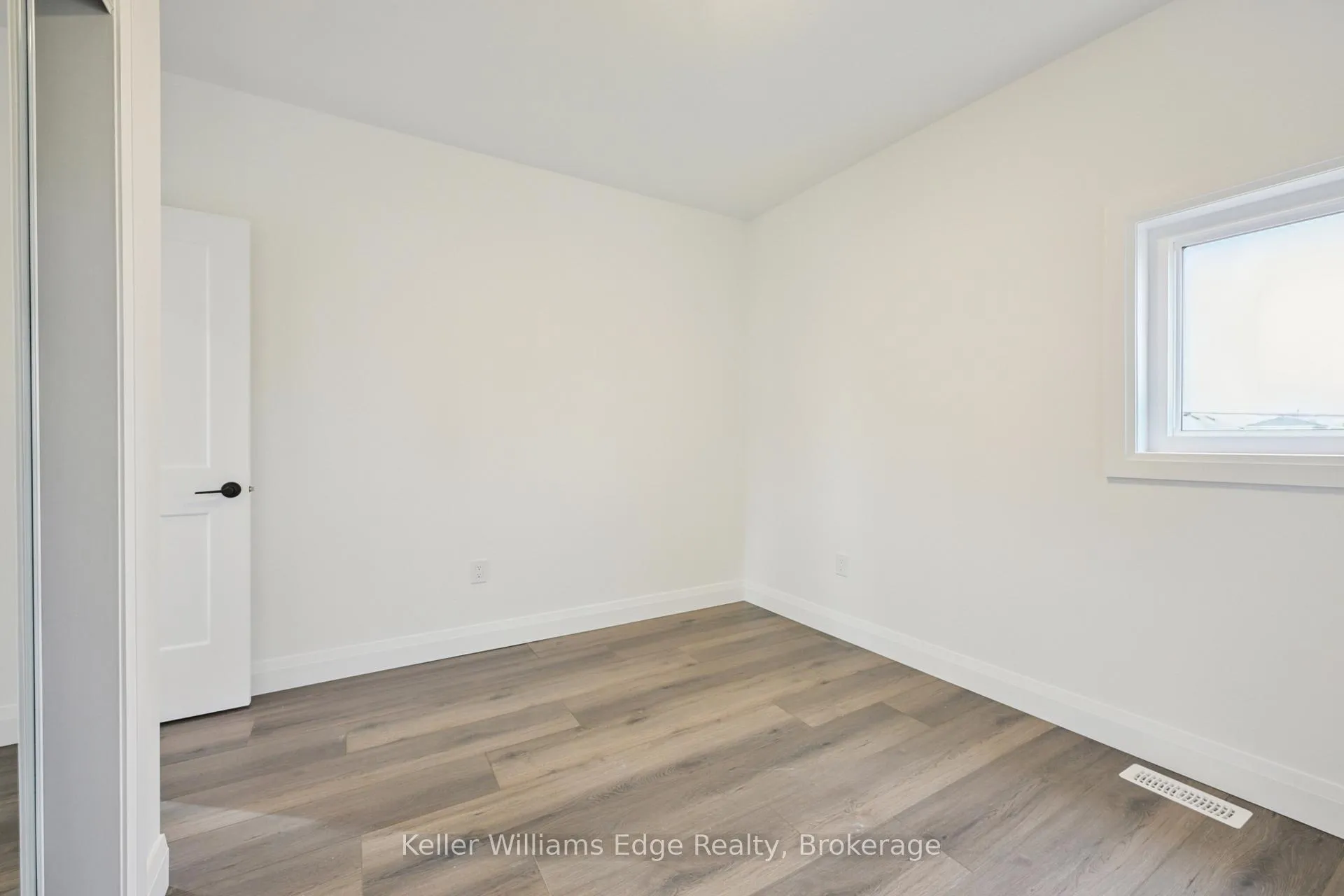 Photo 43 of 161 Weir Street N, Hamilton, Homeside — HOMEH