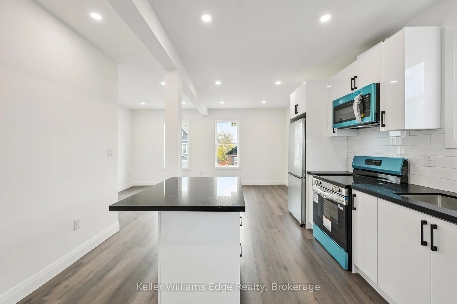 Photo 44 of 161 Weir Street N, Hamilton, Homeside — HOMEH
