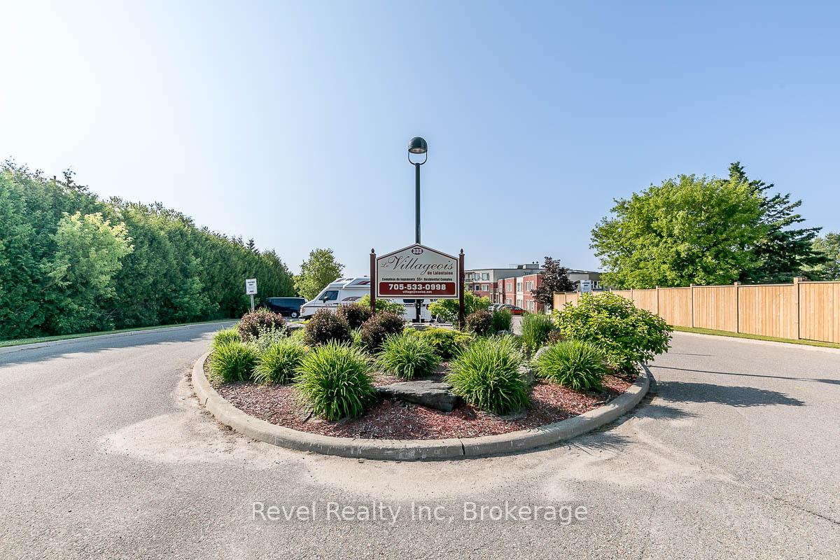 Front of Unit 105, 333 Lafontaine Road W