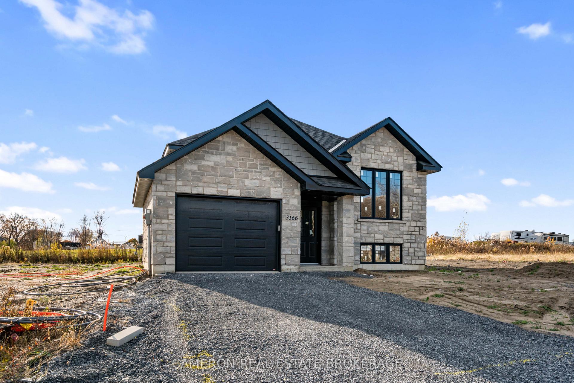 Photo 6 of 3166 Mauricy Street, Cornwall — HOMEH