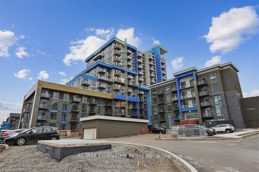 Front of Unit 423, 470 Dundas Street E