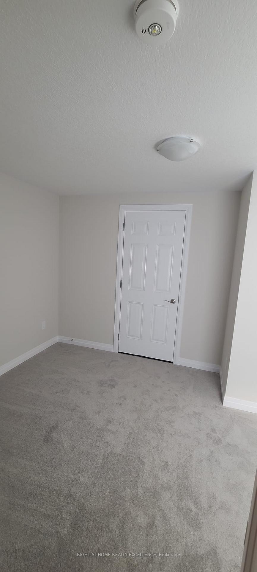 Photo 12 of 102 Seabrook Drive, Kitchener — HOMEH