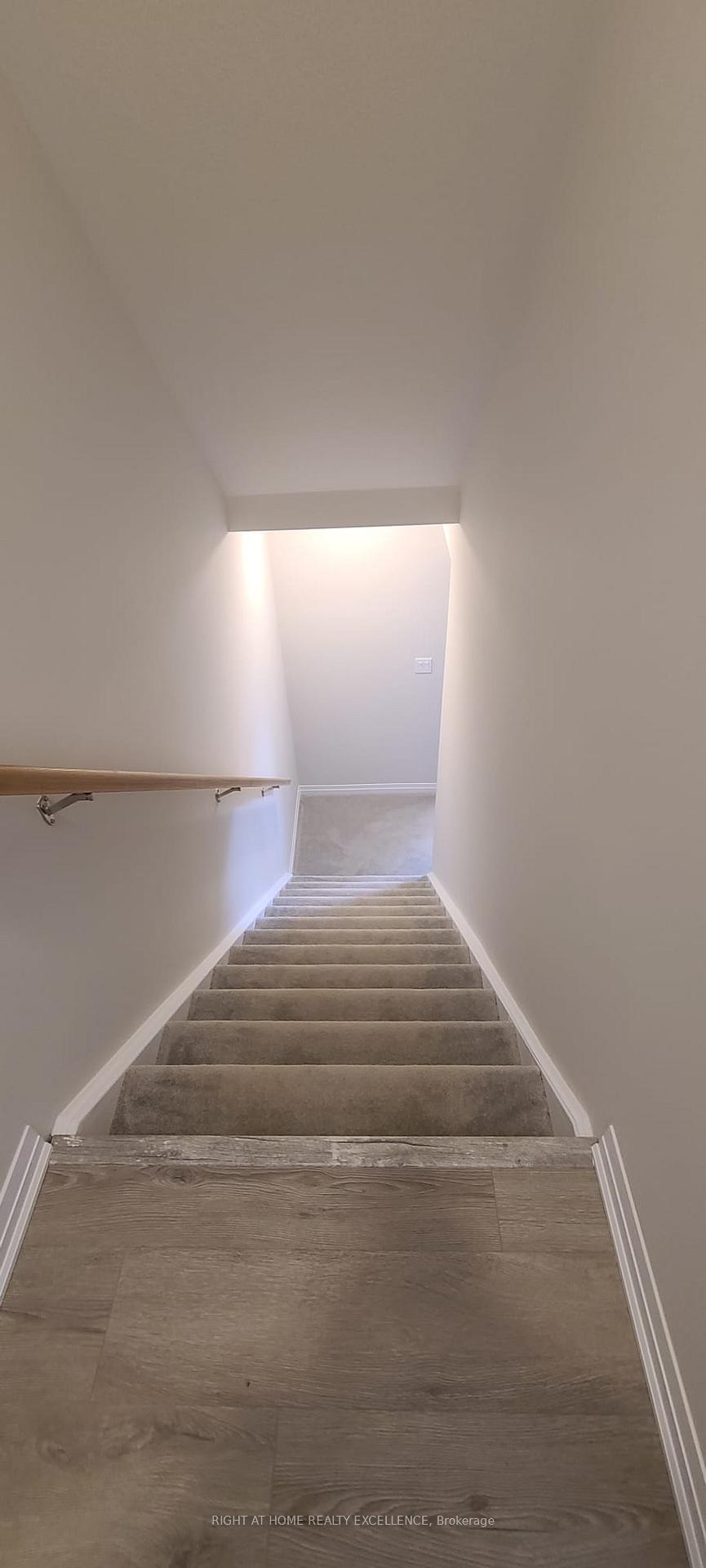 Photo 18 of 102 Seabrook Drive, Kitchener — HOMEH