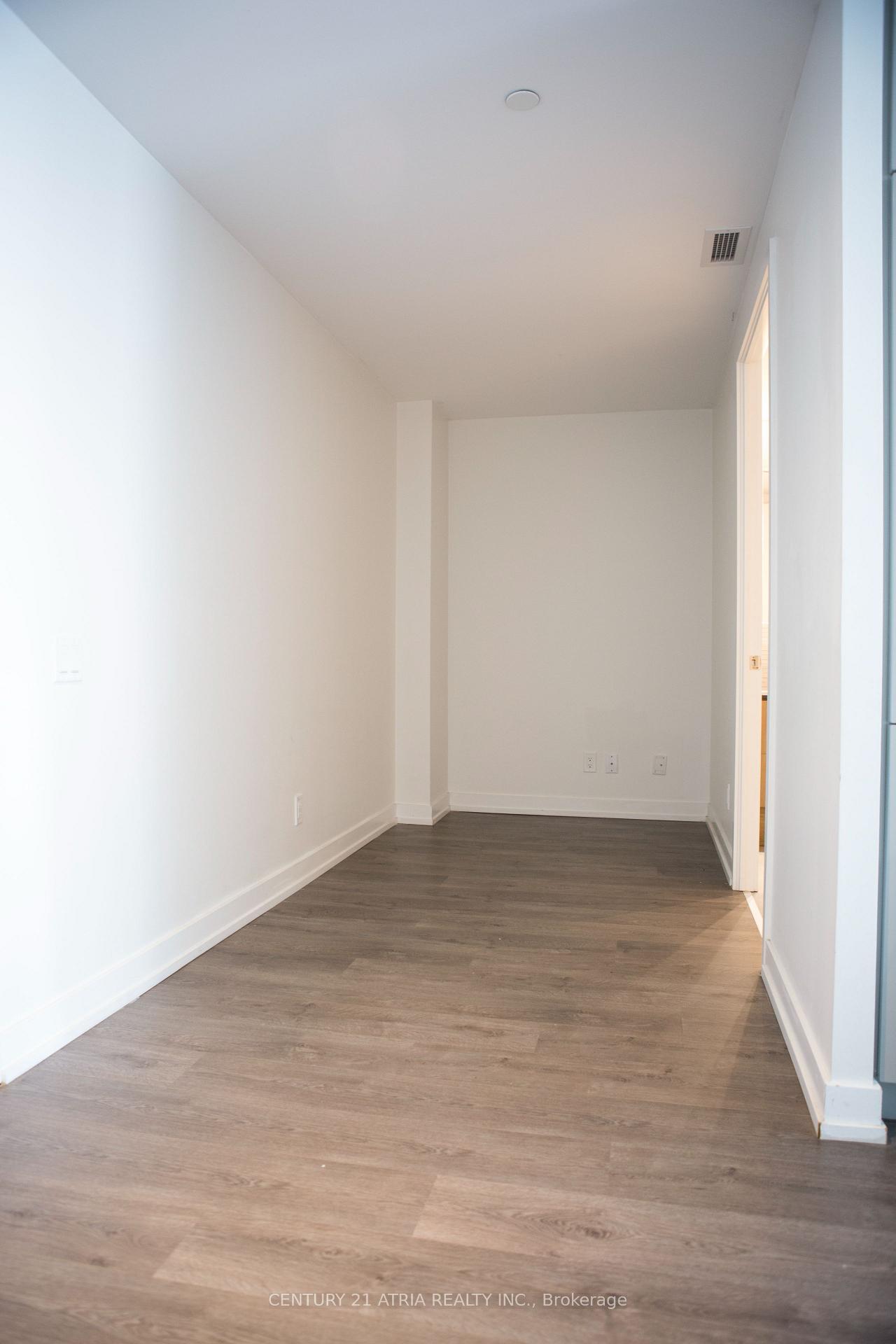Photo 3 of Unit 602, 161 Roehampton Avenue, Toronto, Mount Pleasant West — HOMEH