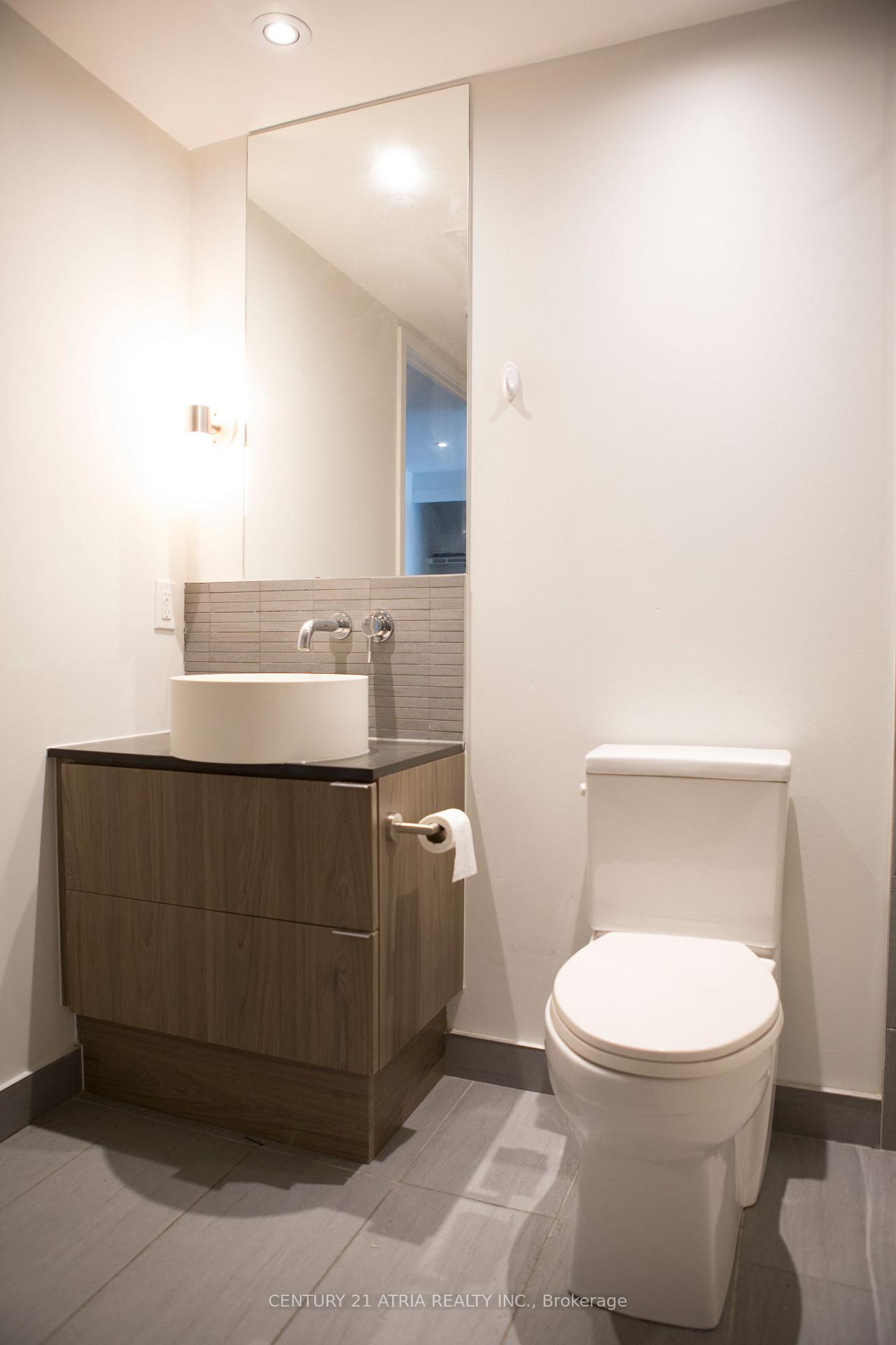 Photo 5 of Unit 602, 161 Roehampton Avenue, Toronto, Mount Pleasant West — HOMEH
