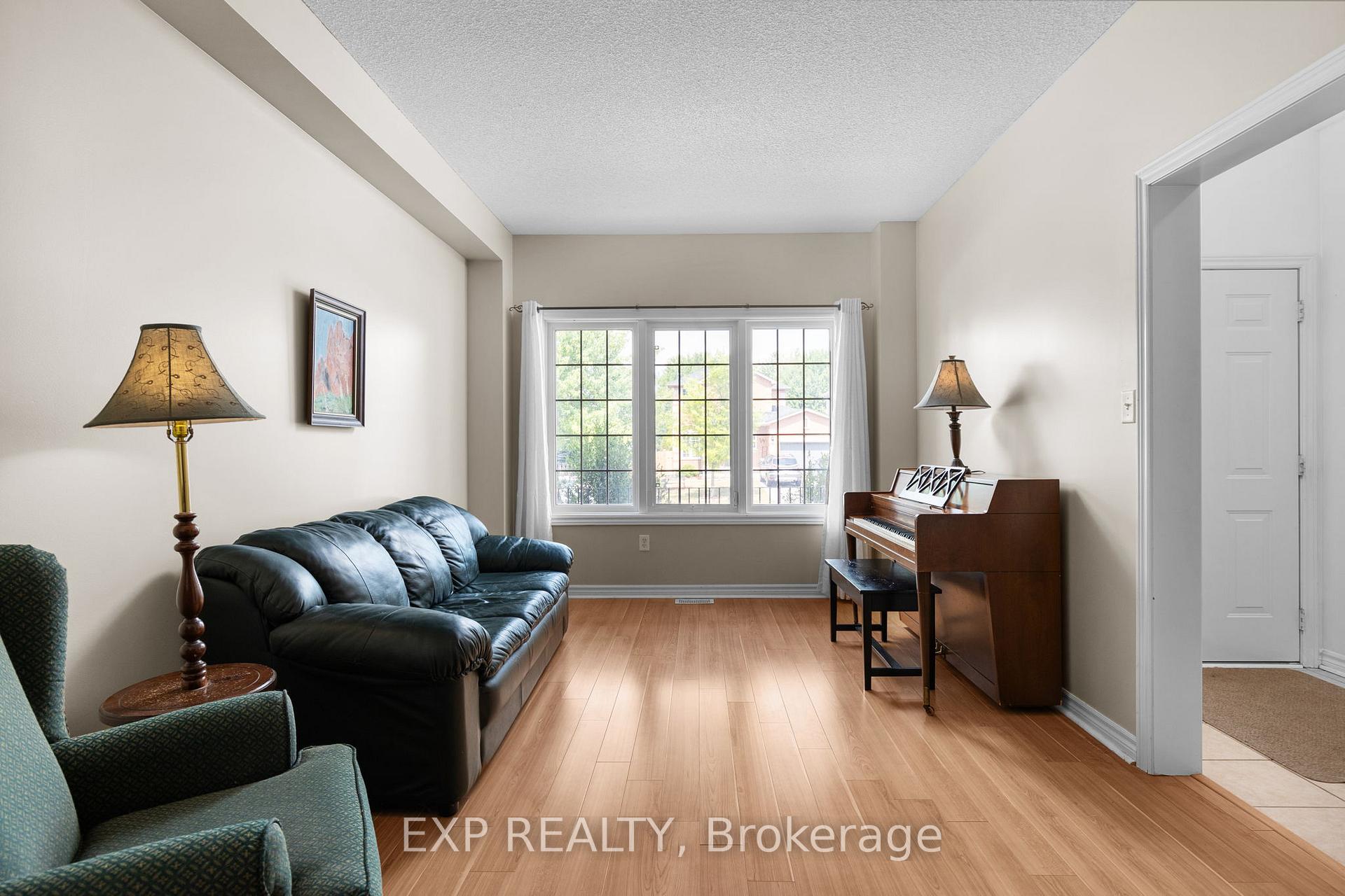 Photo 7 of 21 McIntyre Drive, Barrie, Ardagh — HOMEH