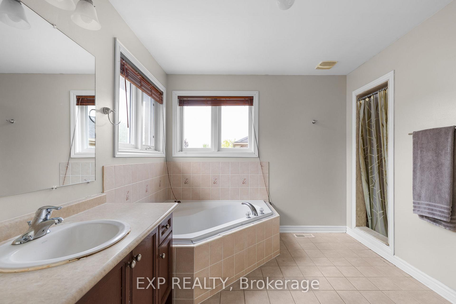 Photo 13 of 21 McIntyre Drive, Barrie, Ardagh — HOMEH