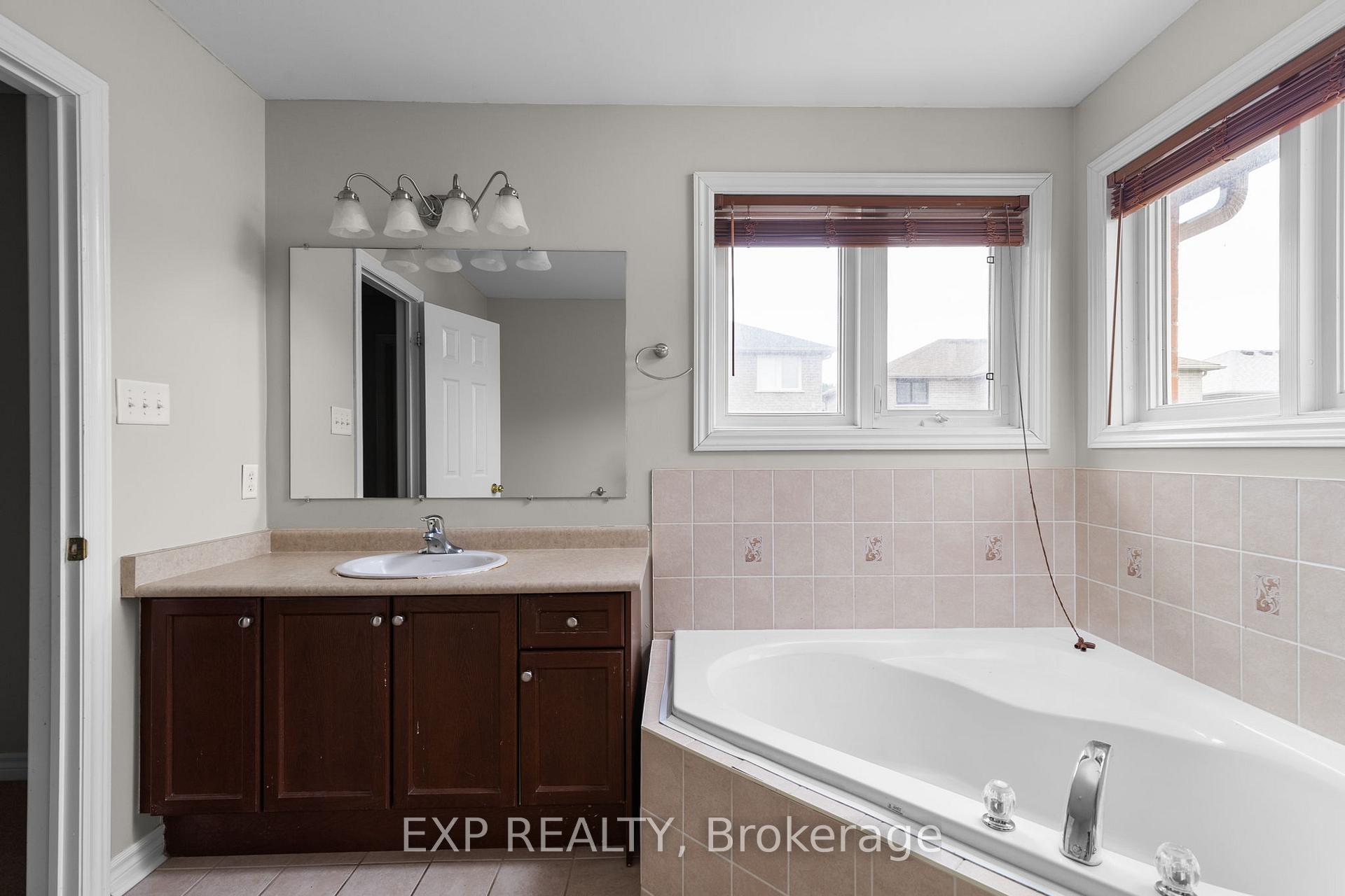 Photo 14 of 21 McIntyre Drive, Barrie, Ardagh — HOMEH