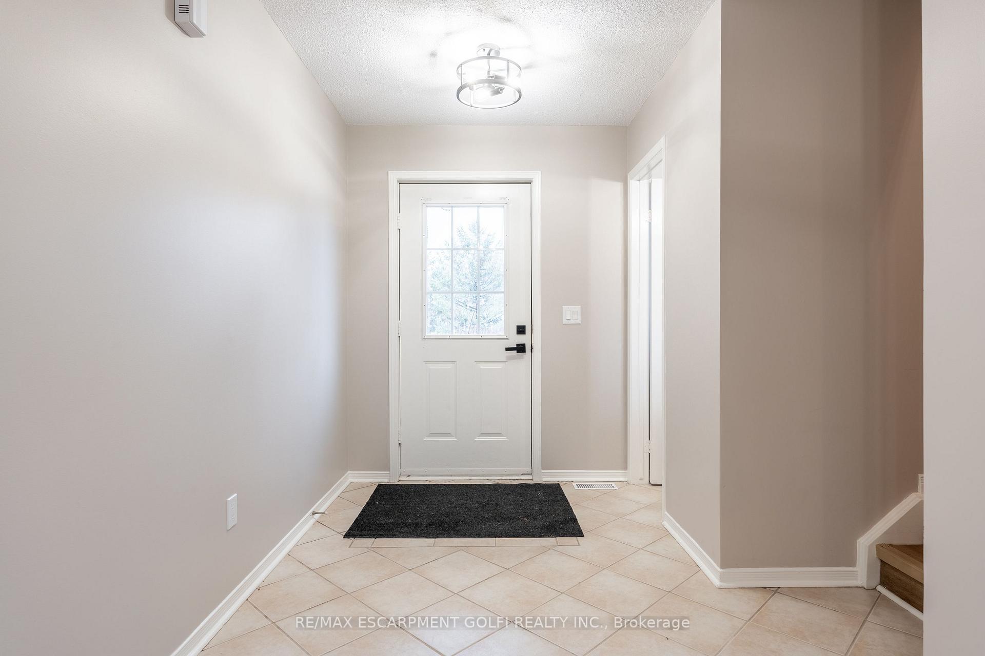 Photo 4 of Unit 1, 25 Meadowvale Drive, Pelham, Fonthill — HOMEH