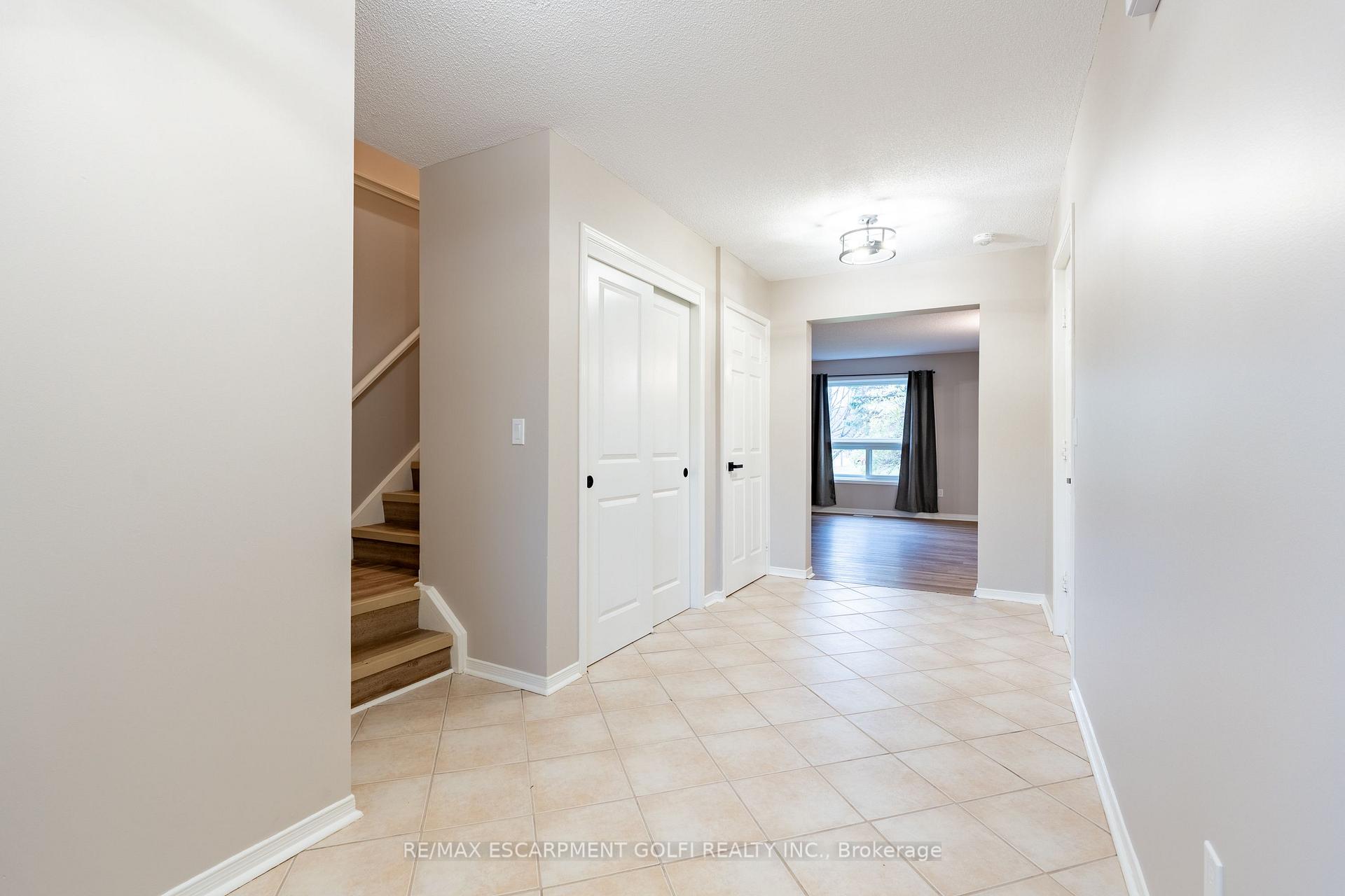 Photo 5 of Unit 1, 25 Meadowvale Drive, Pelham, Fonthill — HOMEH