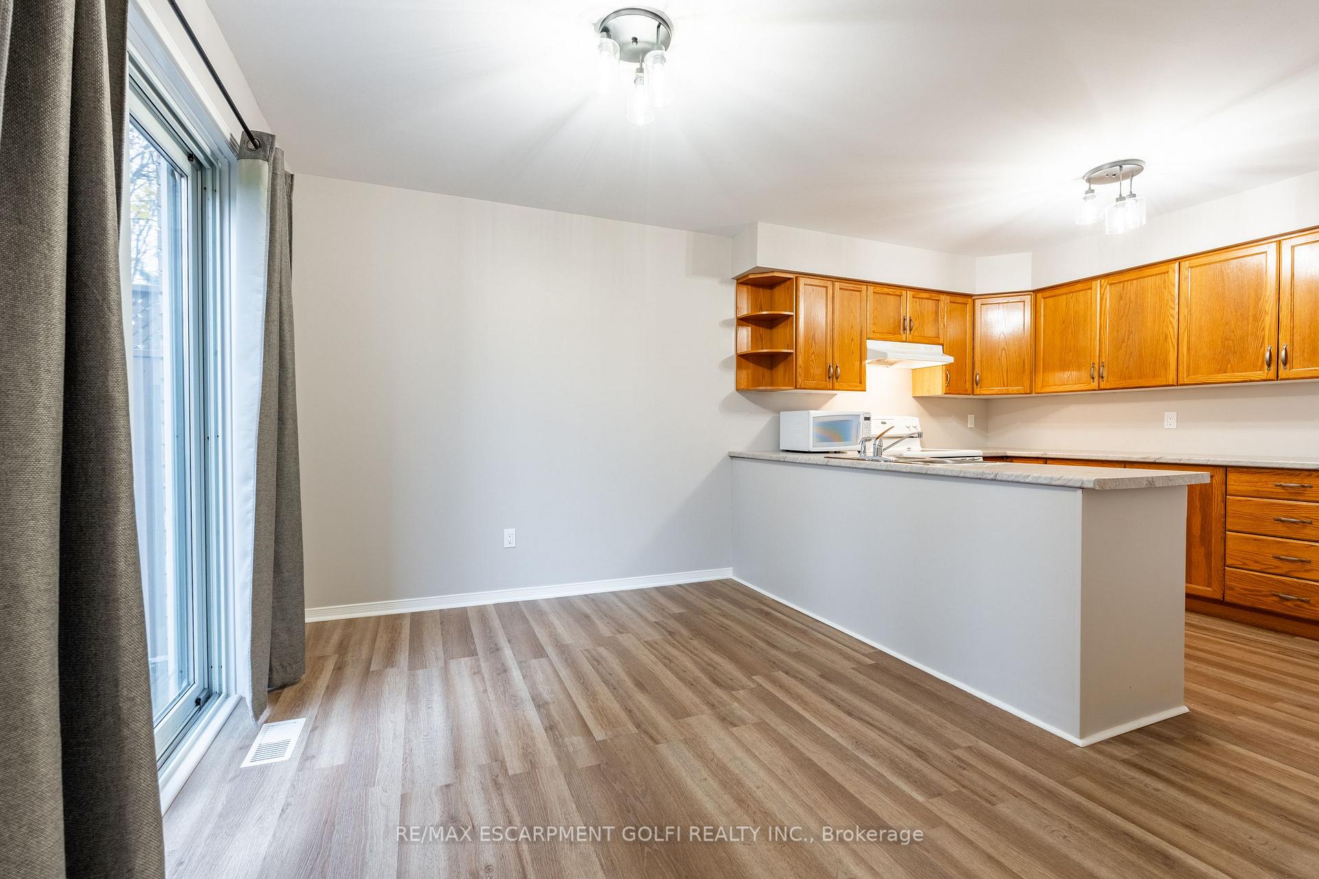 Photo 10 of Unit 1, 25 Meadowvale Drive, Pelham, Fonthill — HOMEH