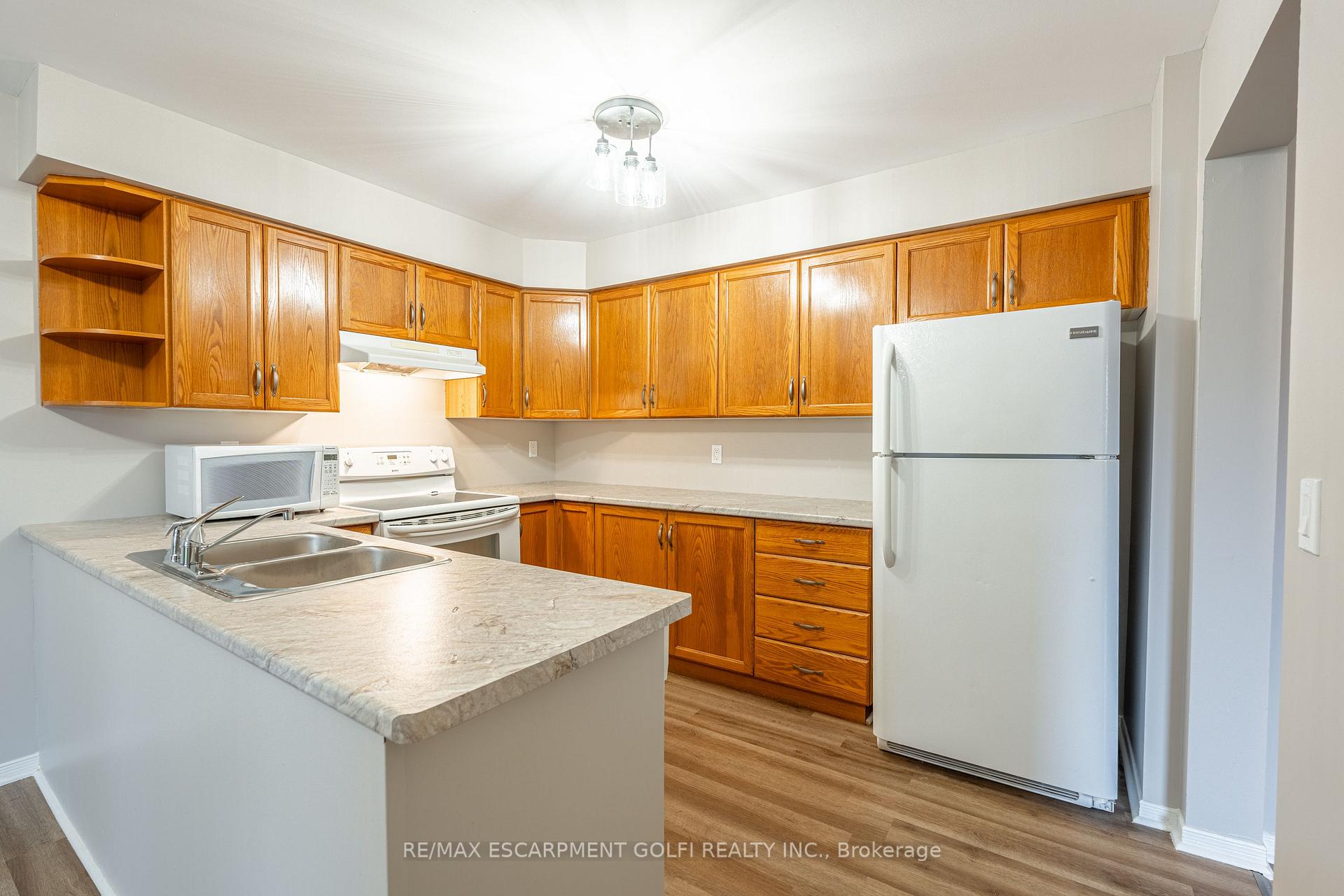 Photo 14 of Unit 1, 25 Meadowvale Drive, Pelham, Fonthill — HOMEH