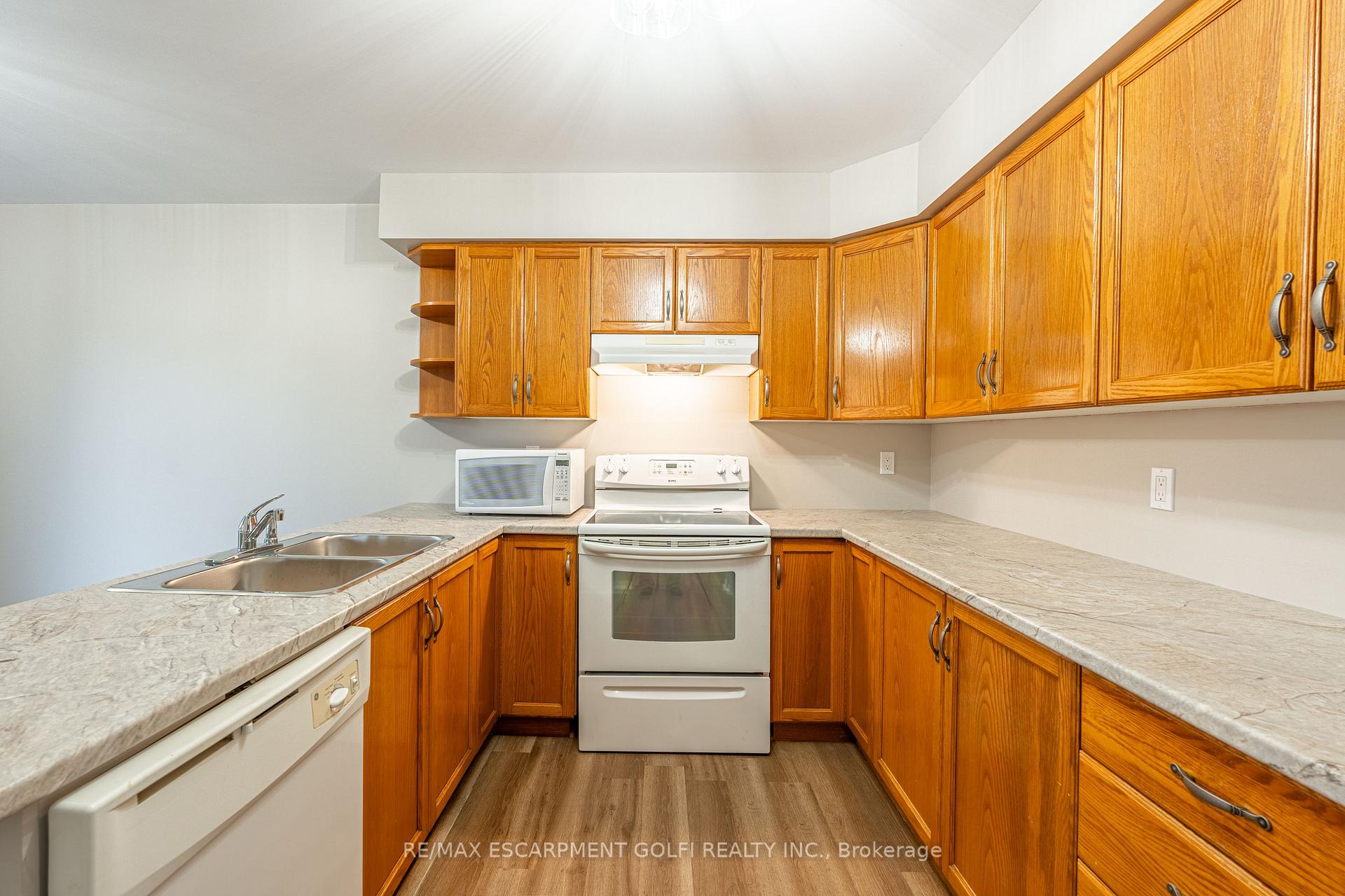 Photo 15 of Unit 1, 25 Meadowvale Drive, Pelham, Fonthill — HOMEH