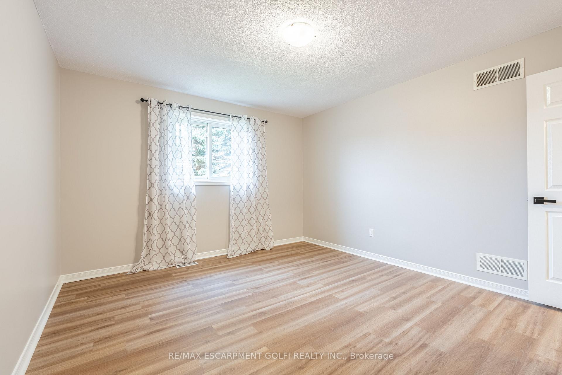 Photo 24 of Unit 1, 25 Meadowvale Drive, Pelham, Fonthill — HOMEH