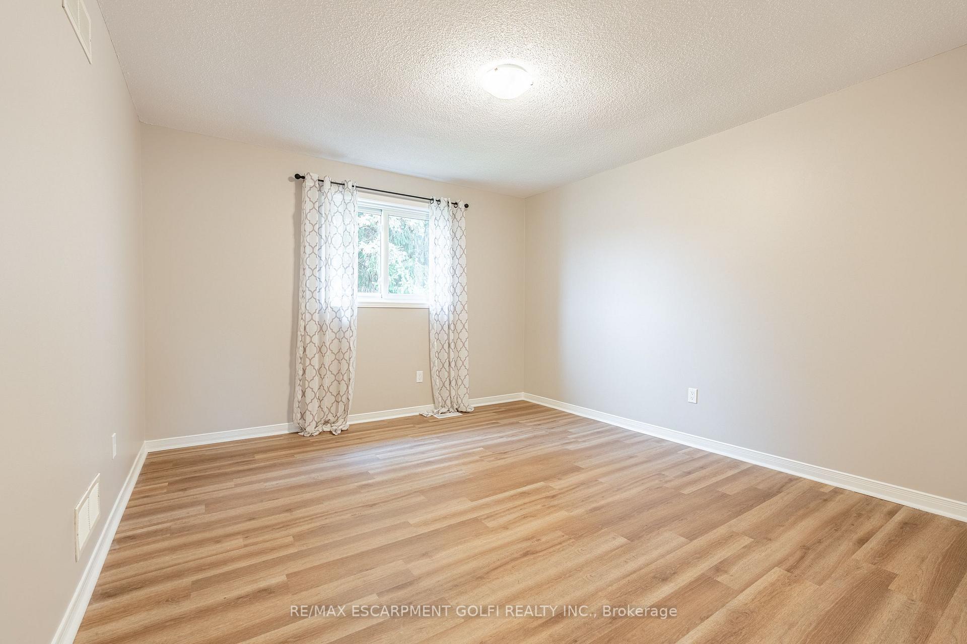 Photo 25 of Unit 1, 25 Meadowvale Drive, Pelham, Fonthill — HOMEH