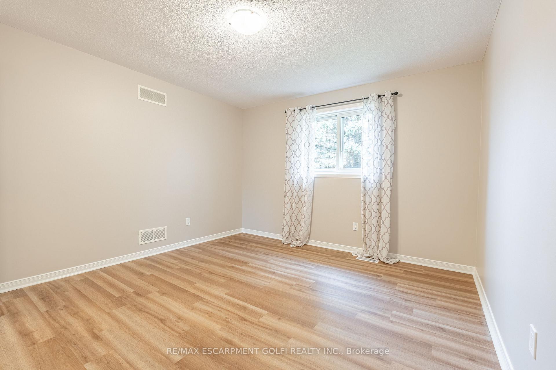 Photo 26 of Unit 1, 25 Meadowvale Drive, Pelham, Fonthill — HOMEH