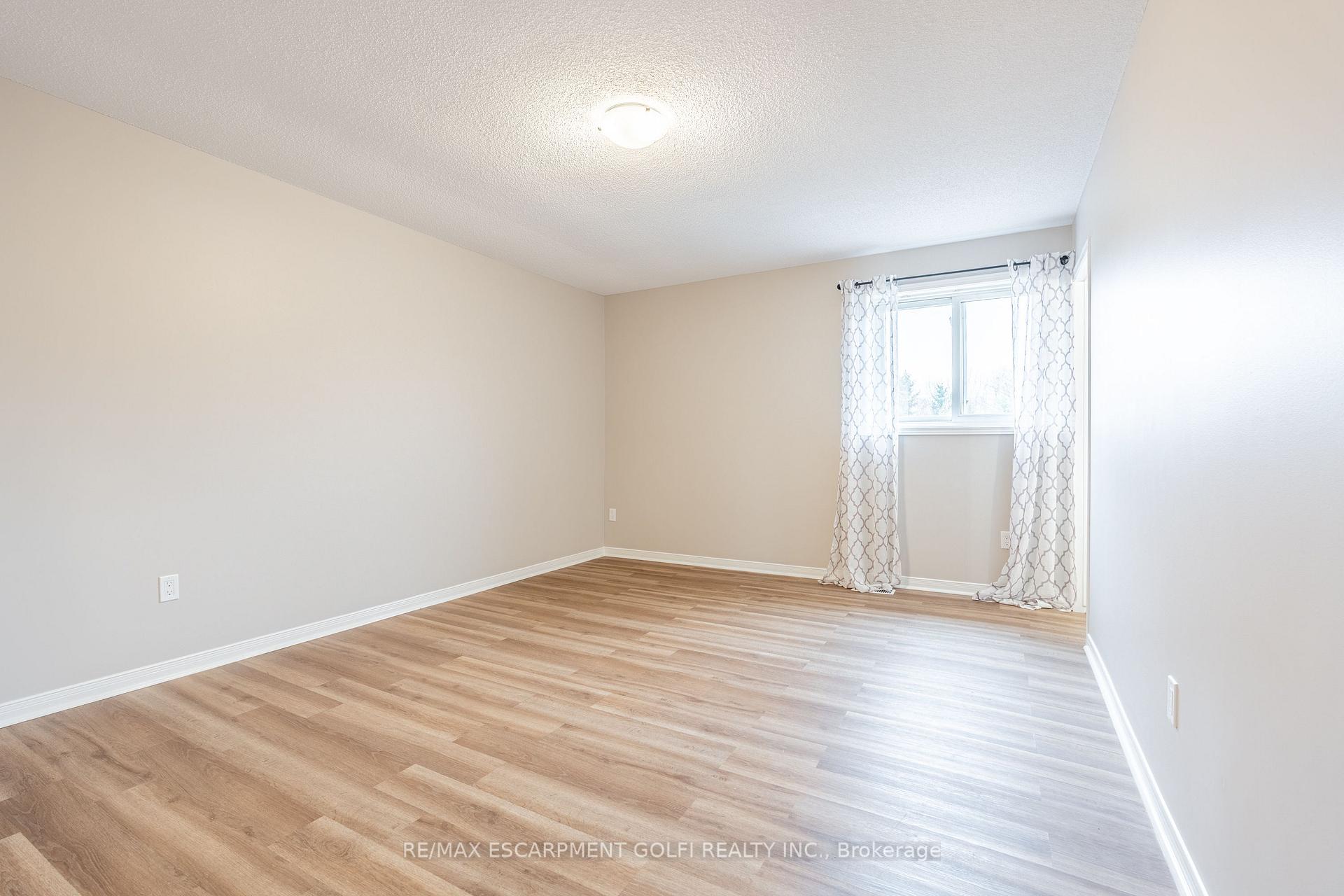 Photo 28 of Unit 1, 25 Meadowvale Drive, Pelham, Fonthill — HOMEH